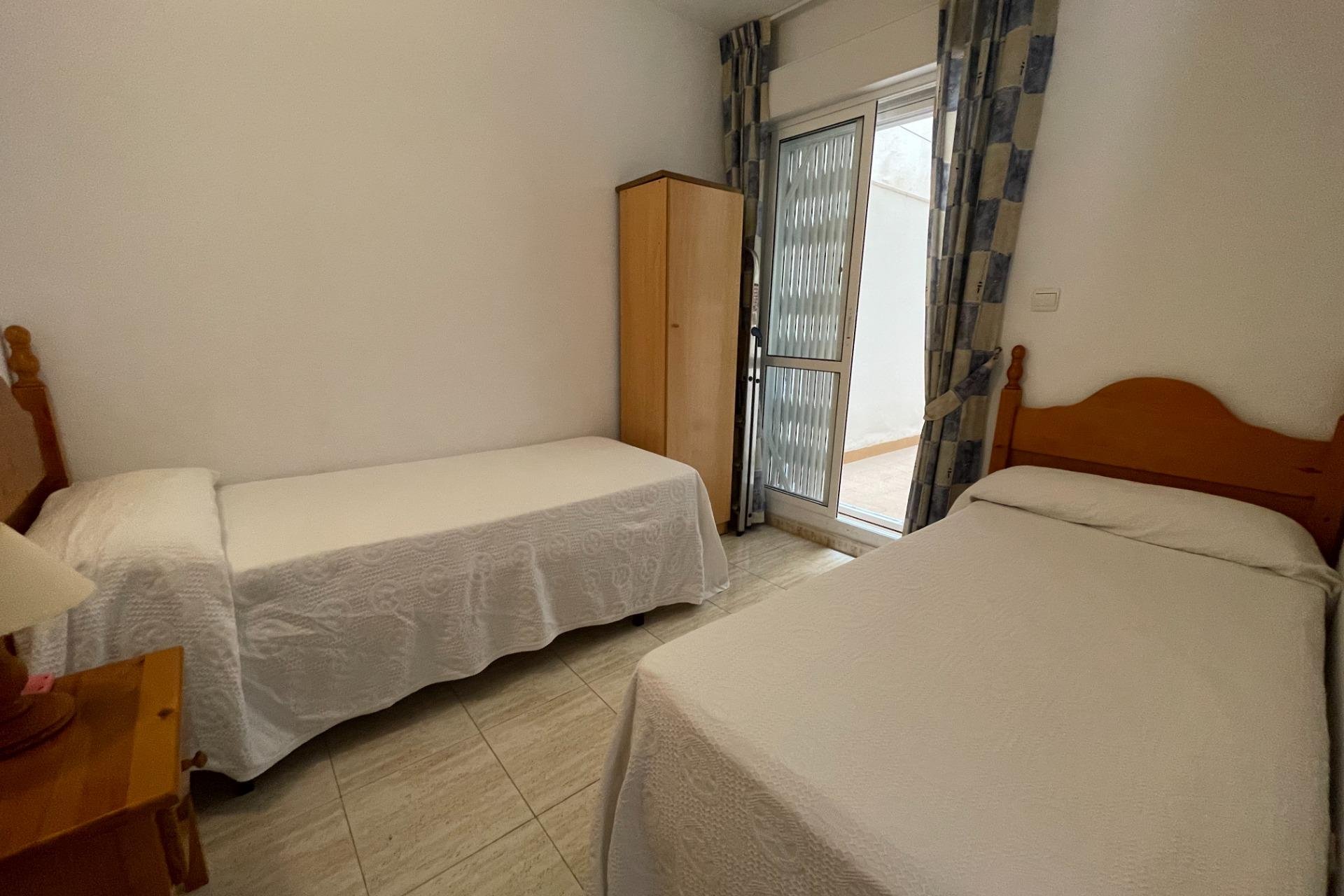 Resale - Apartamento - Torrevieja - Estacion de autobuses