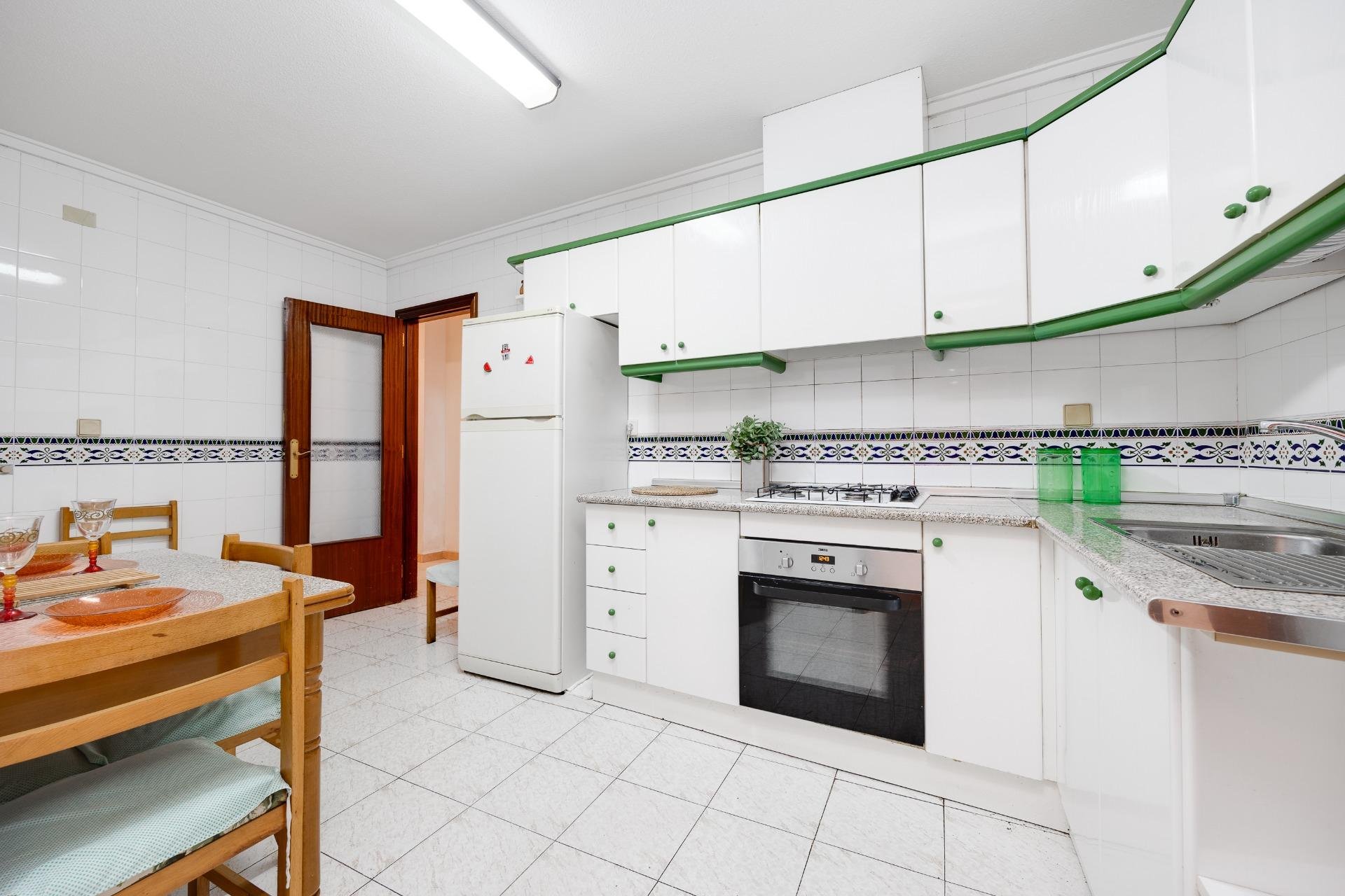 Resale - Apartamento - Torrevieja - Estacion de autobuses