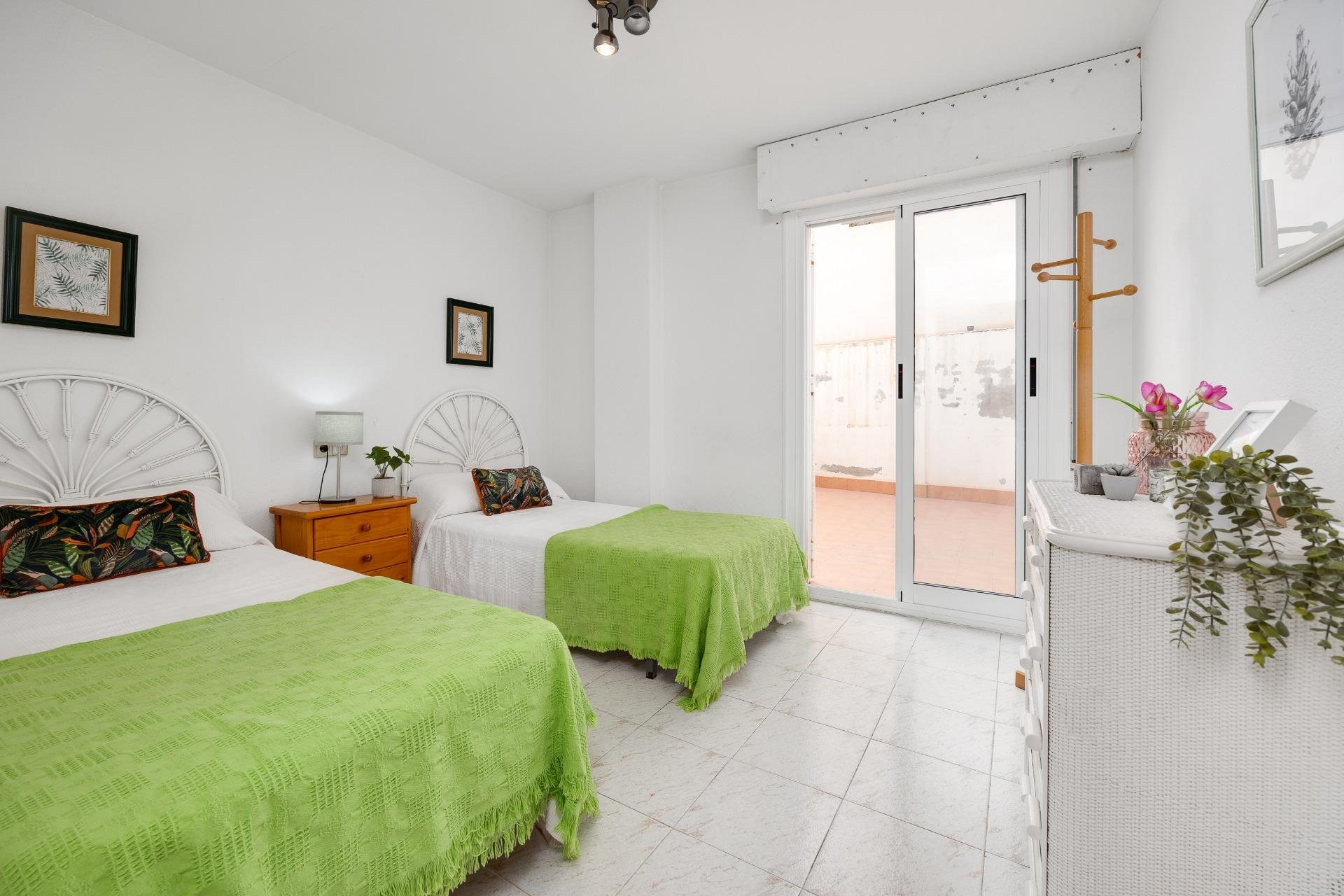 Resale - Apartamento - Torrevieja - Estacion de autobuses