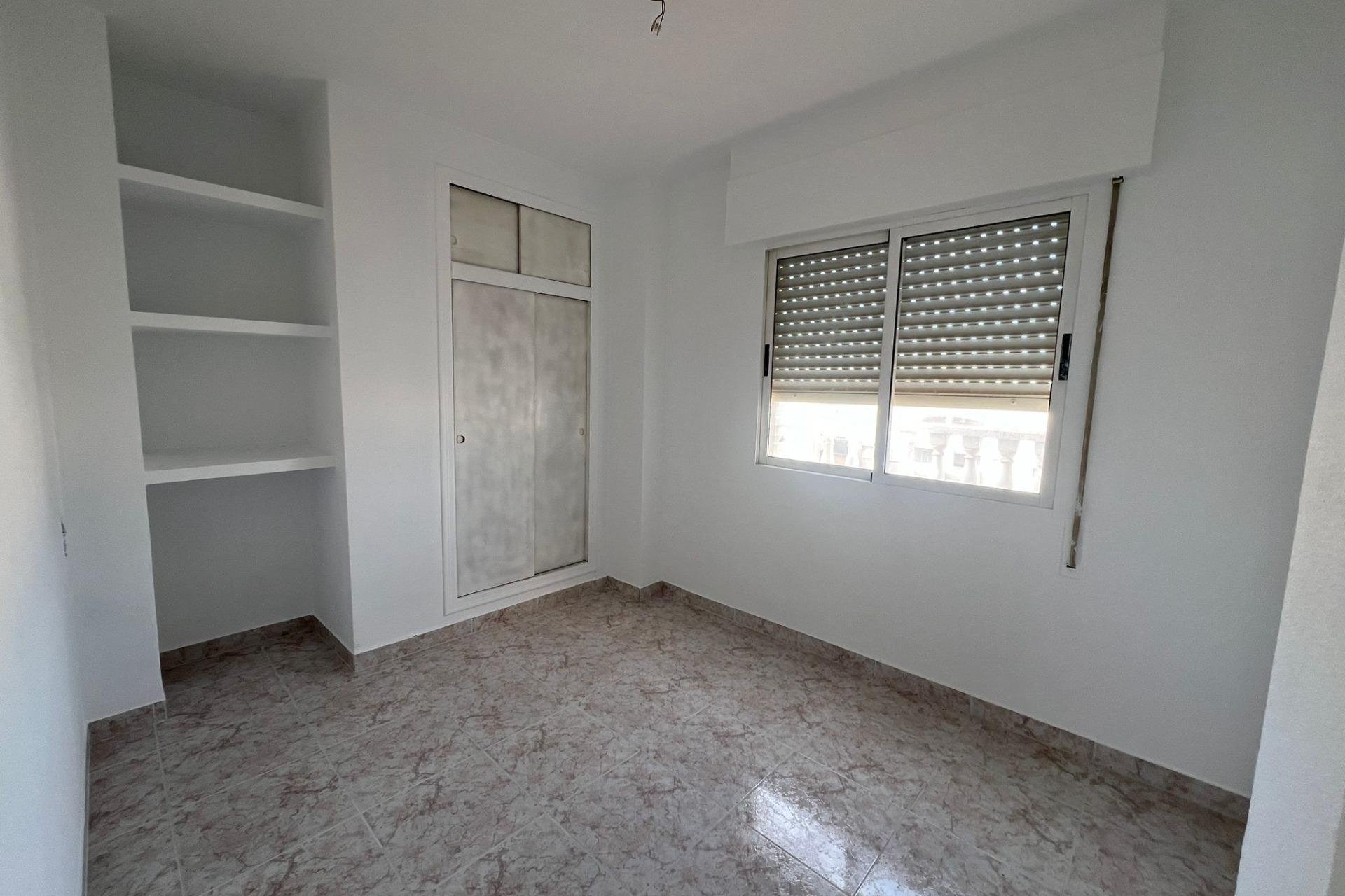 Resale - Apartamento - Torrevieja - Estacion de autobuses