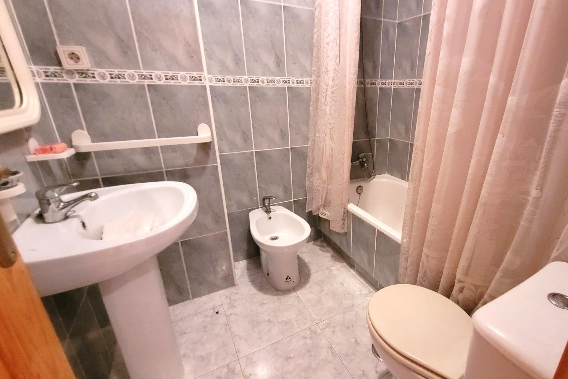 Resale - Apartamento - Torrevieja - Habaneras