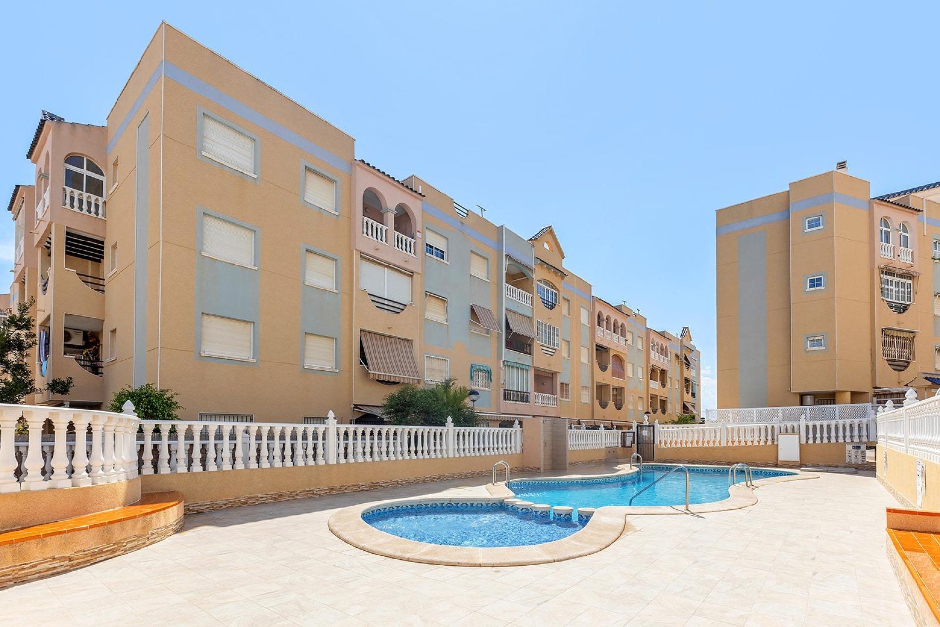 Resale - Apartamento - Torrevieja - La Mata pueblo