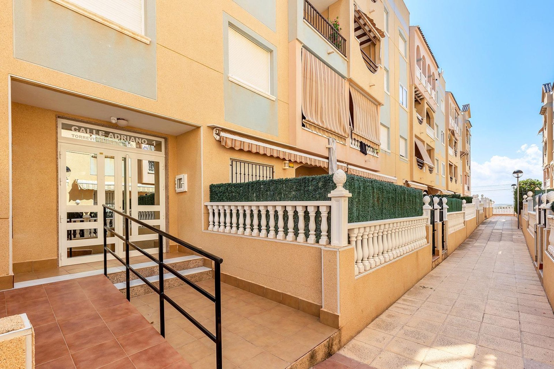 Resale - Apartamento - Torrevieja - La Mata pueblo