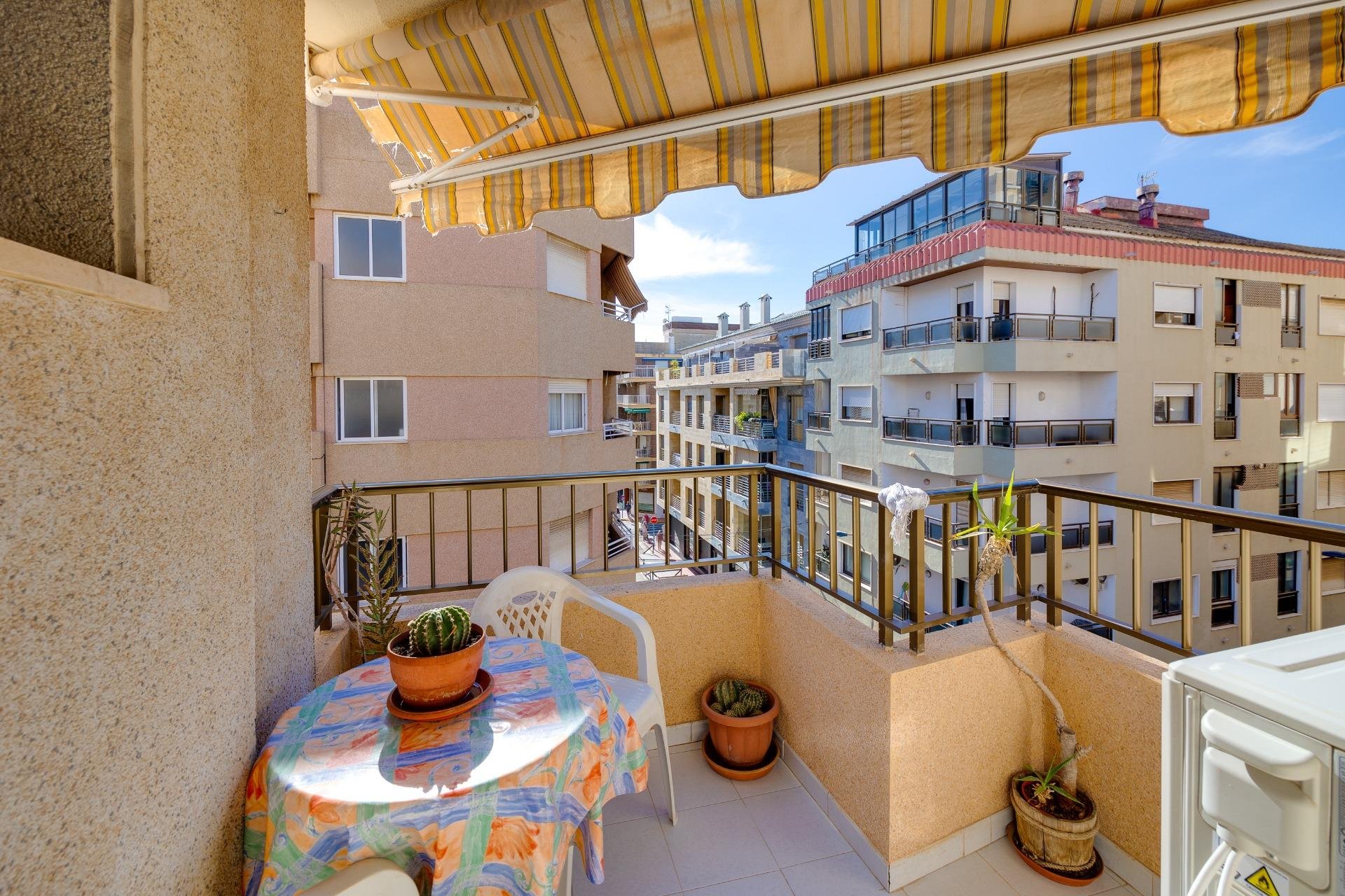Resale - Apartamento - Torrevieja - Las Piscinas Naturales