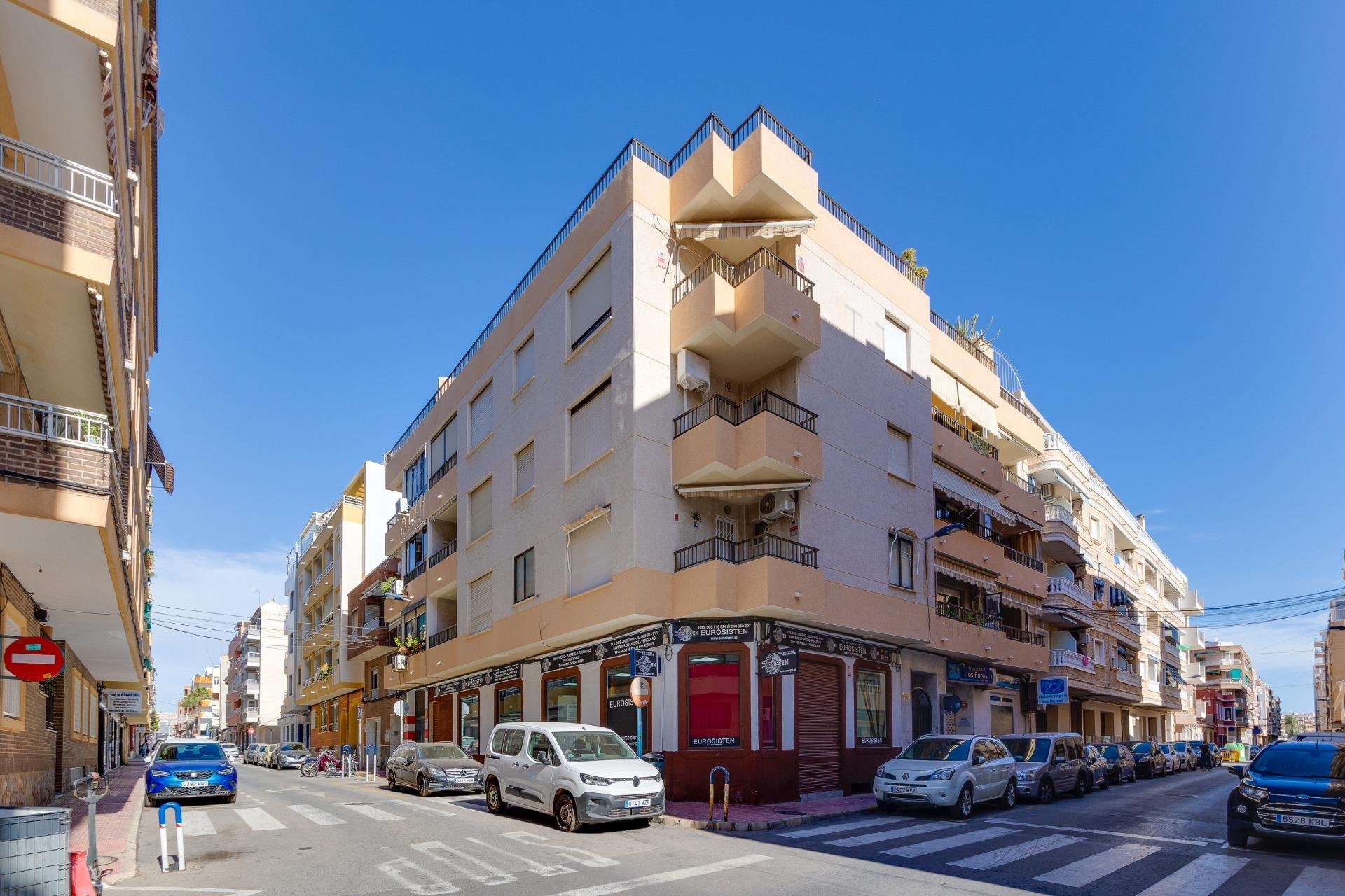 Resale - Apartamento - Torrevieja - Las Piscinas Naturales