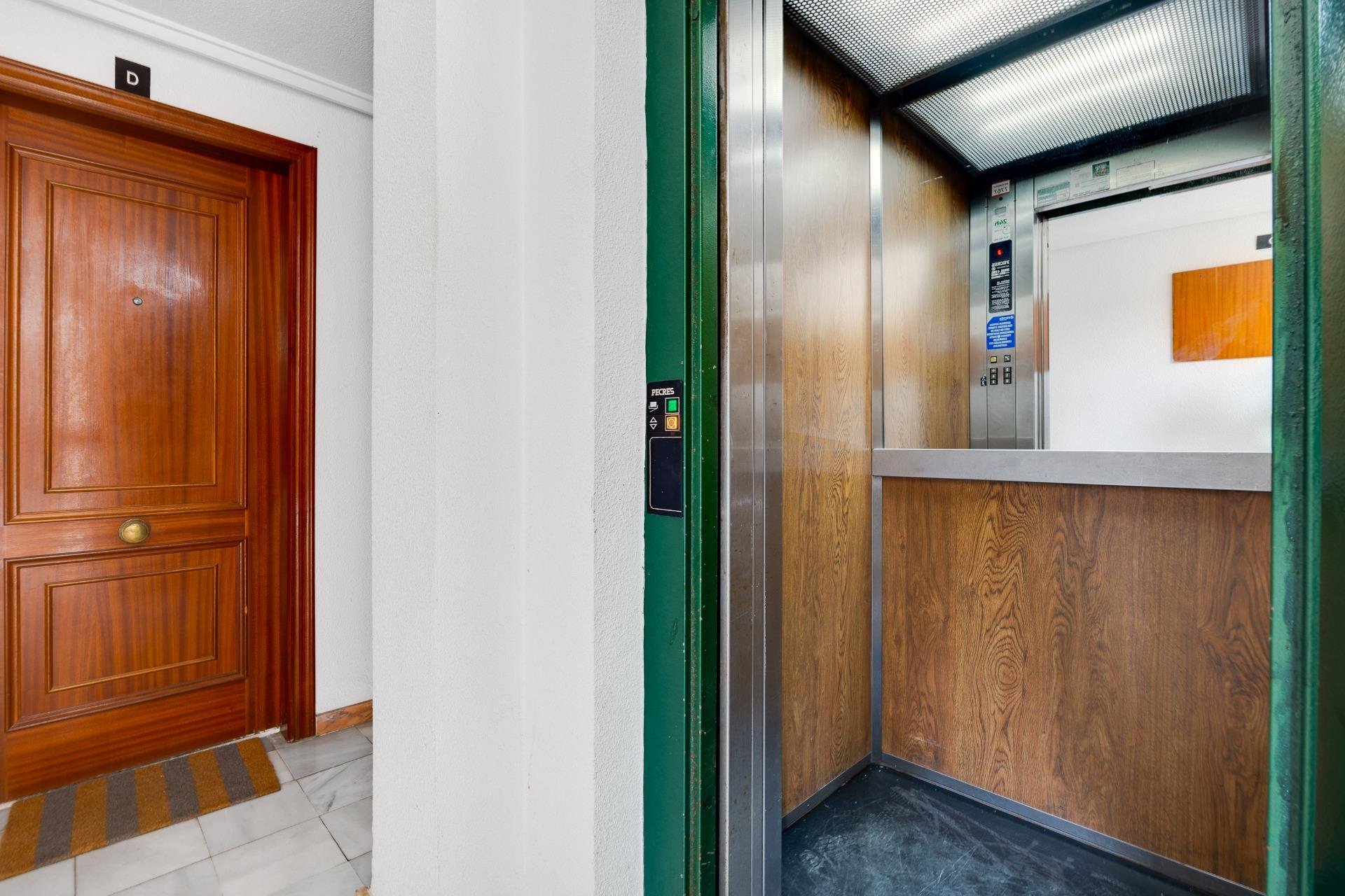 Resale - Apartamento - Torrevieja - Las Piscinas Naturales