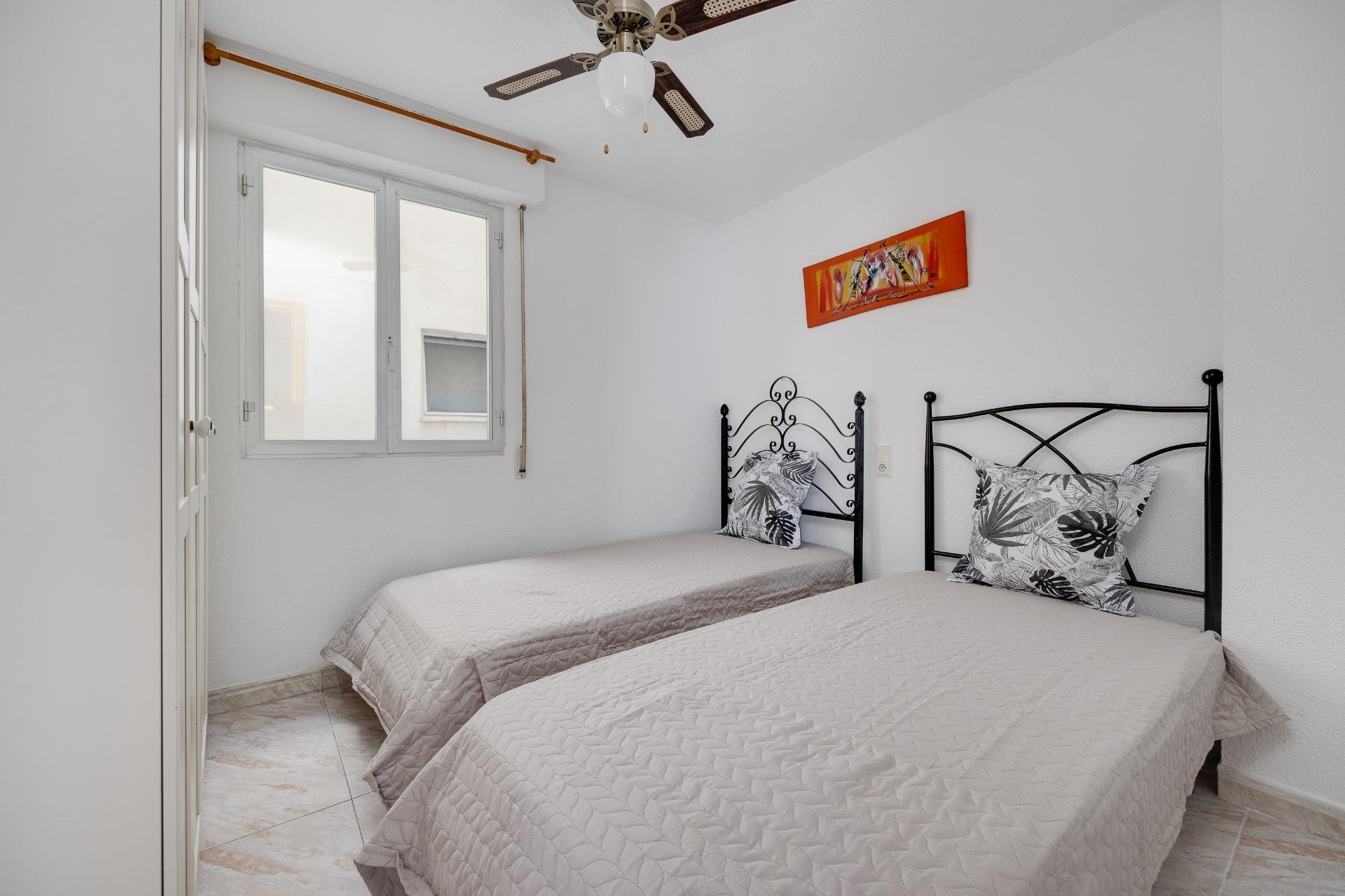 Resale - Apartamento - Torrevieja - Paseo maritimo