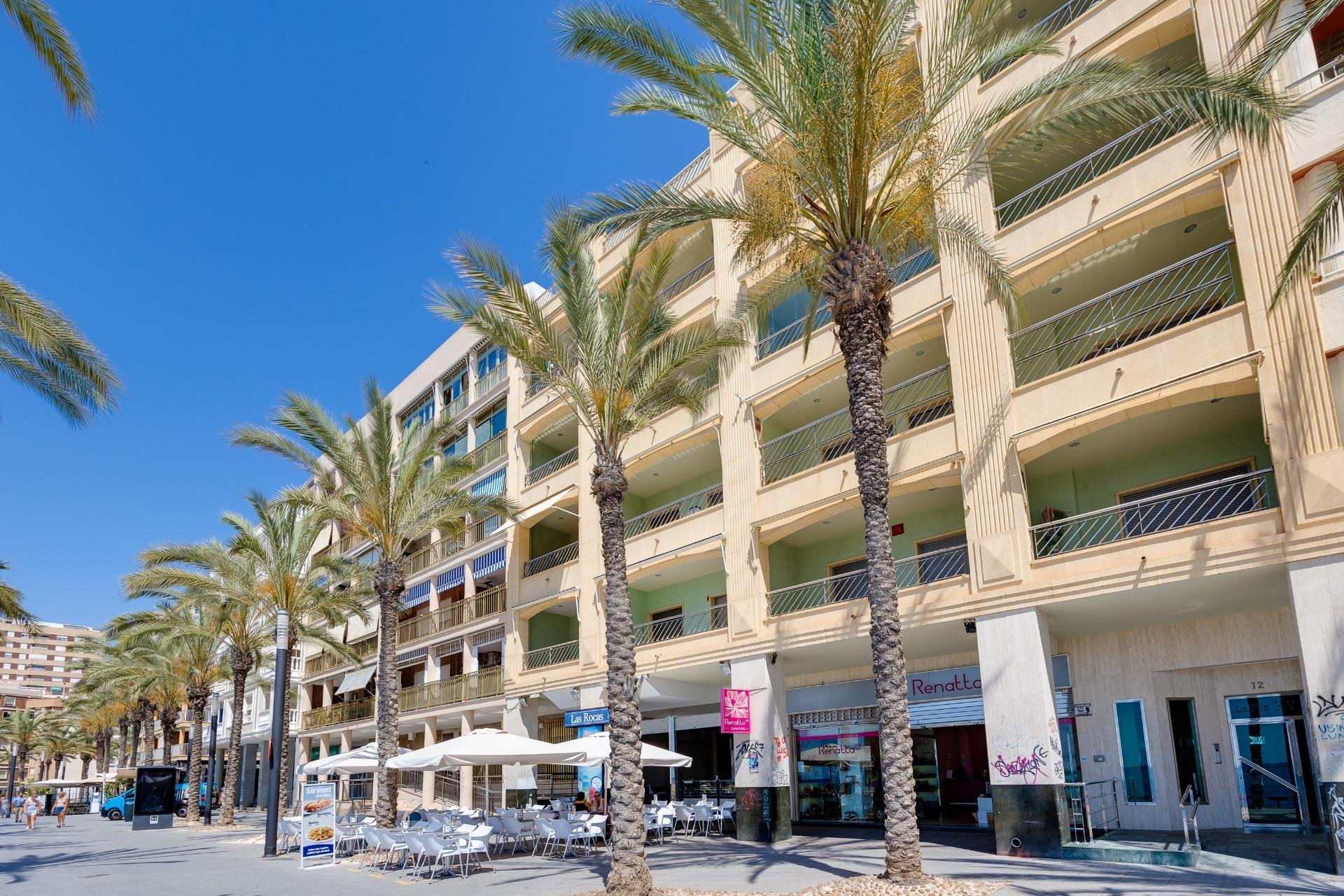 Resale - Apartamento - Torrevieja - Paseo maritimo