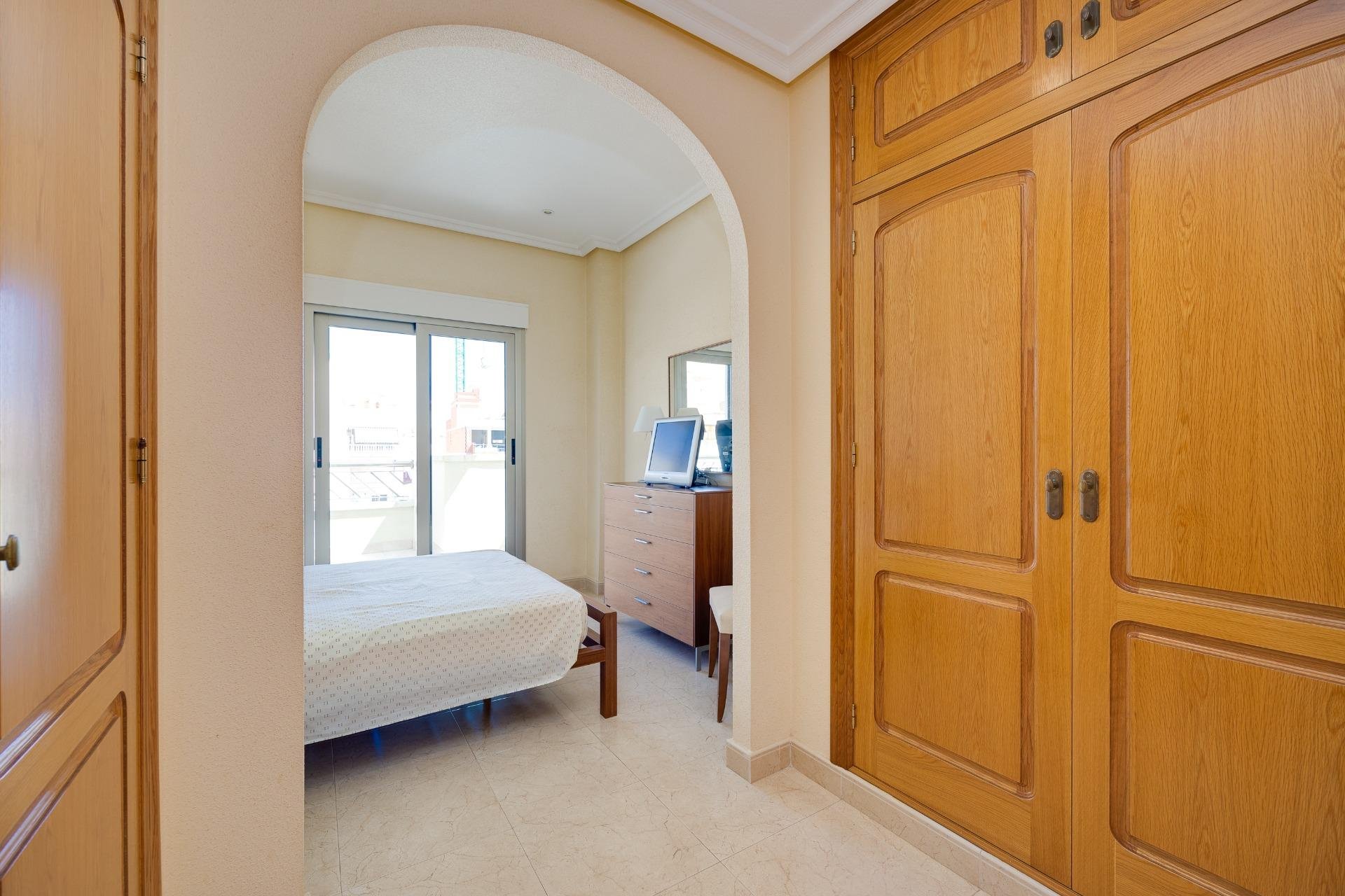 Resale - Apartamento - Torrevieja - Paseo maritimo