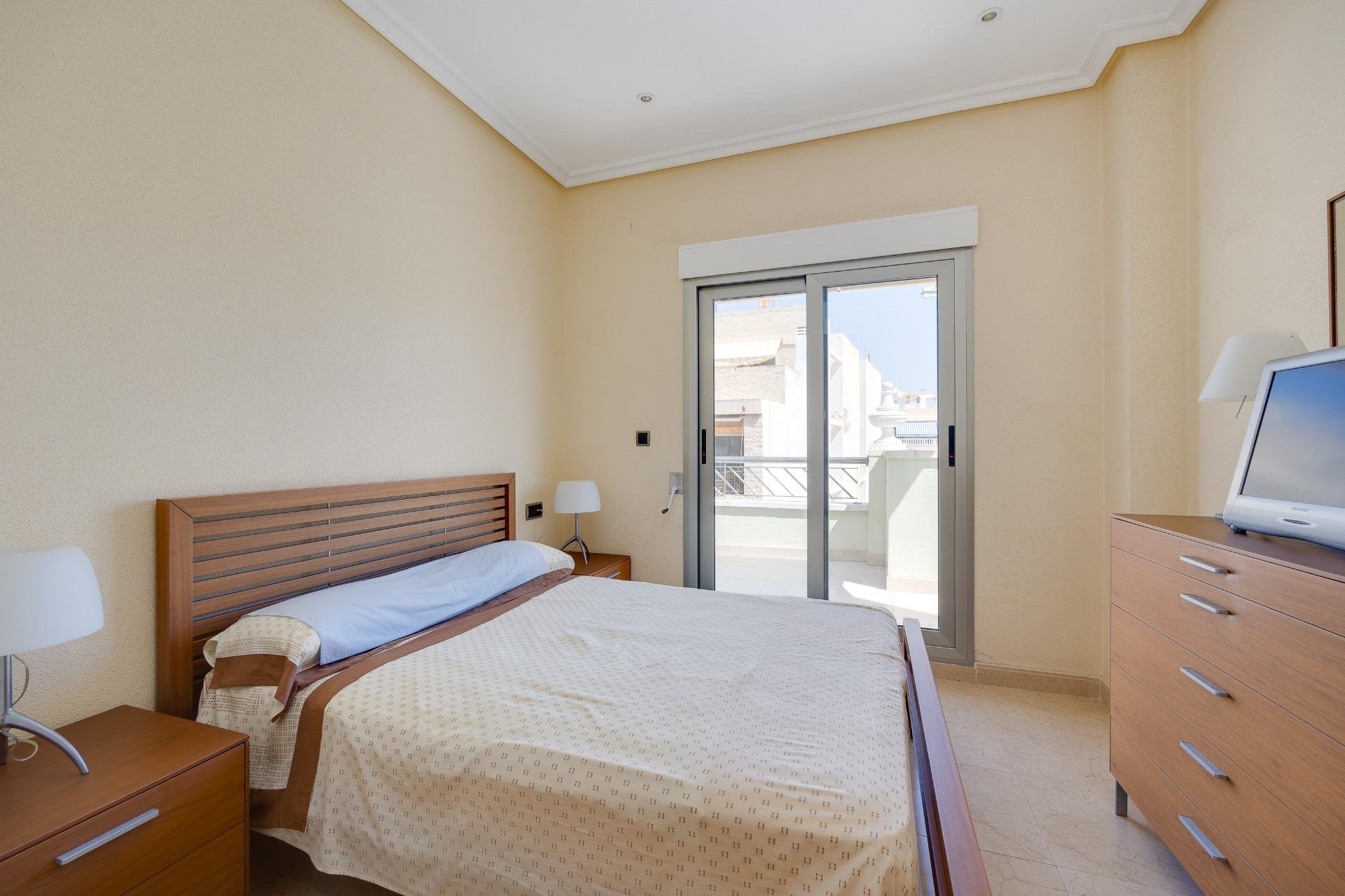 Resale - Apartamento - Torrevieja - Paseo maritimo
