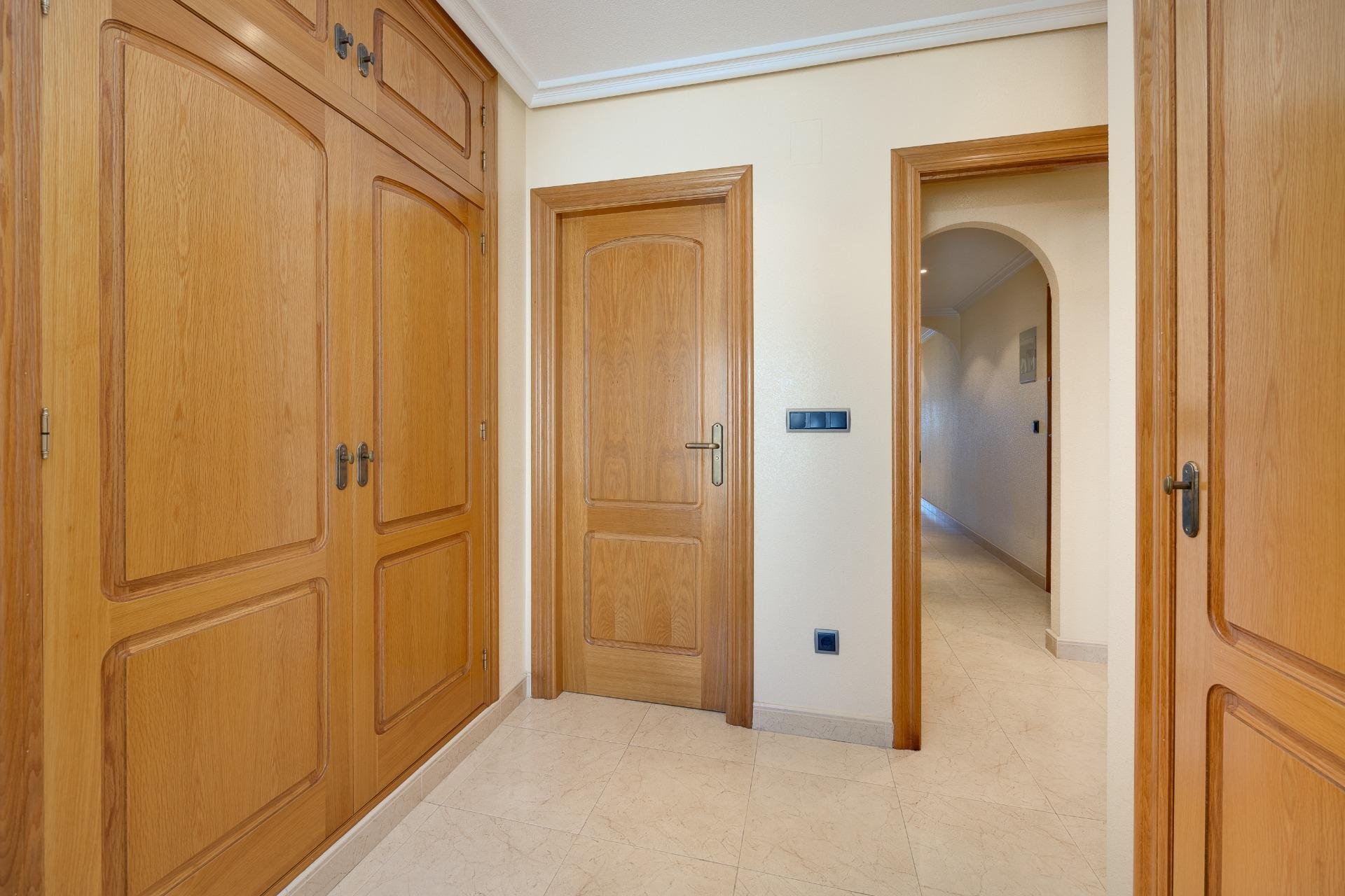 Resale - Apartamento - Torrevieja - Paseo maritimo