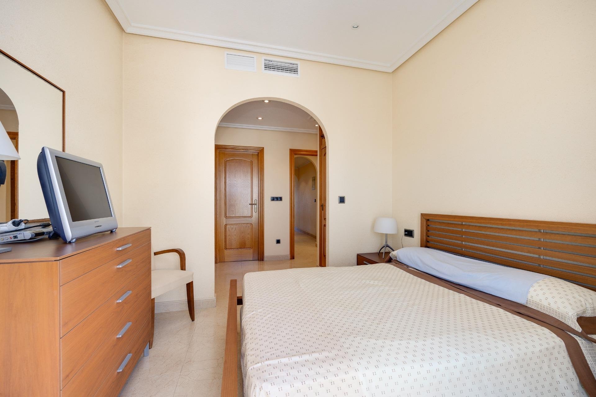 Resale - Apartamento - Torrevieja - Paseo maritimo