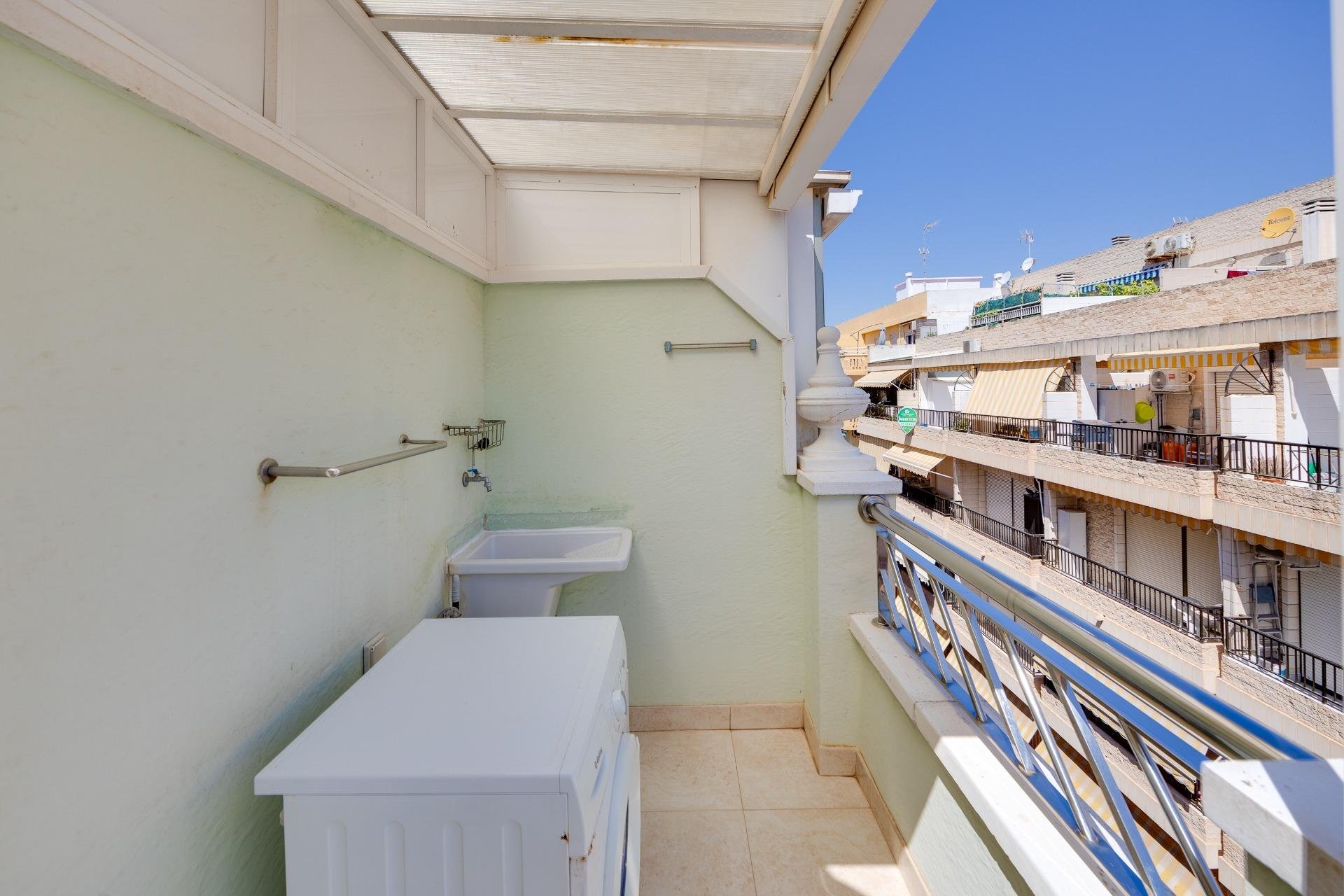 Resale - Apartamento - Torrevieja - Paseo maritimo
