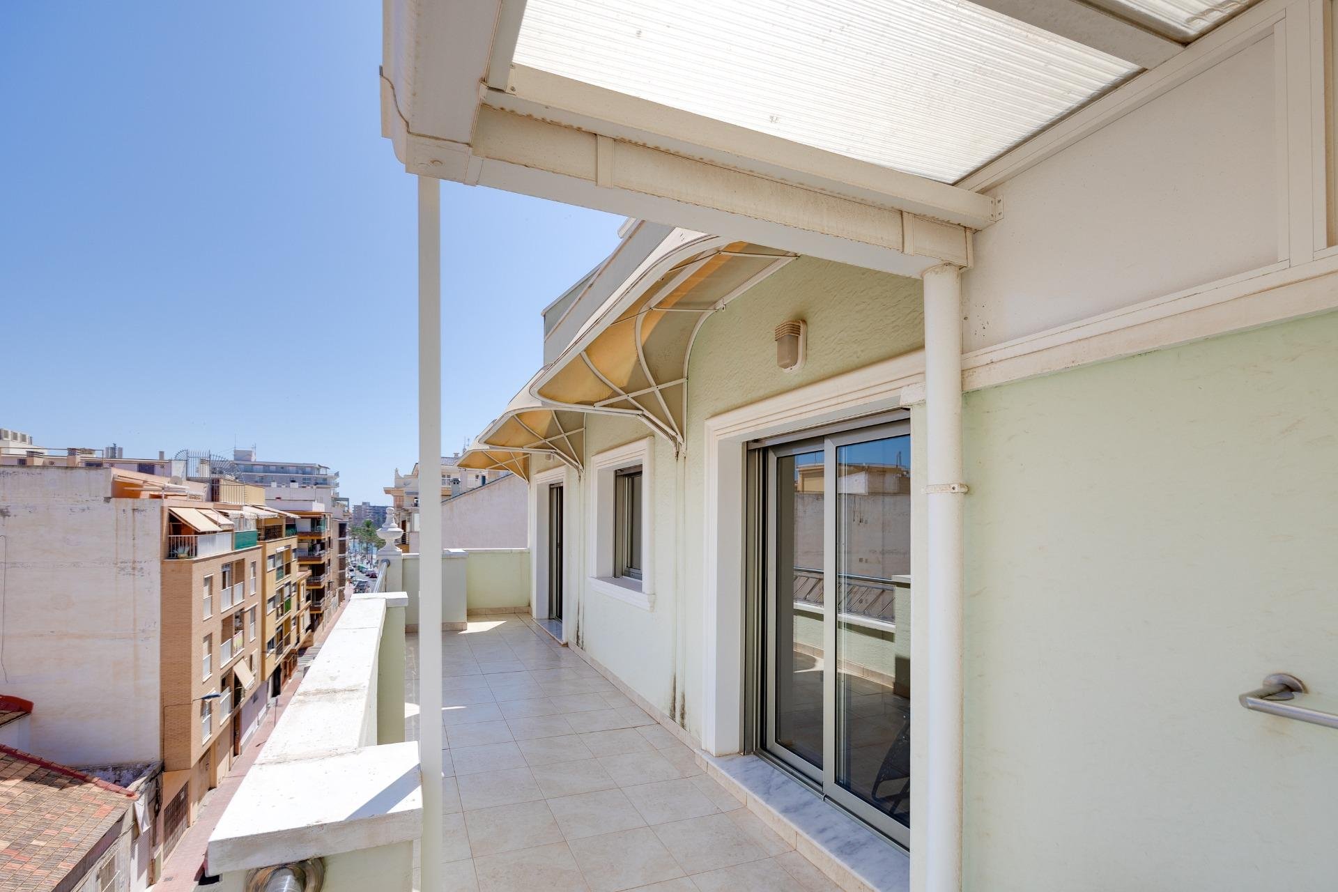 Resale - Apartamento - Torrevieja - Paseo maritimo