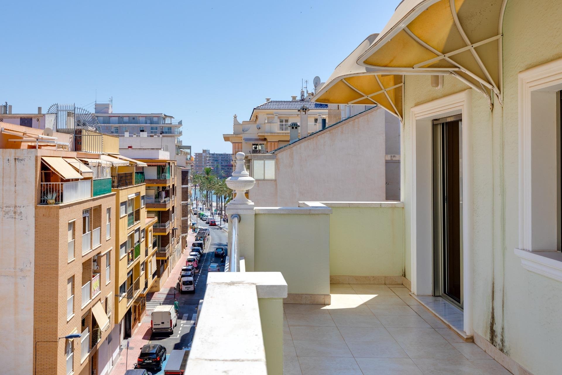 Resale - Apartamento - Torrevieja - Paseo maritimo