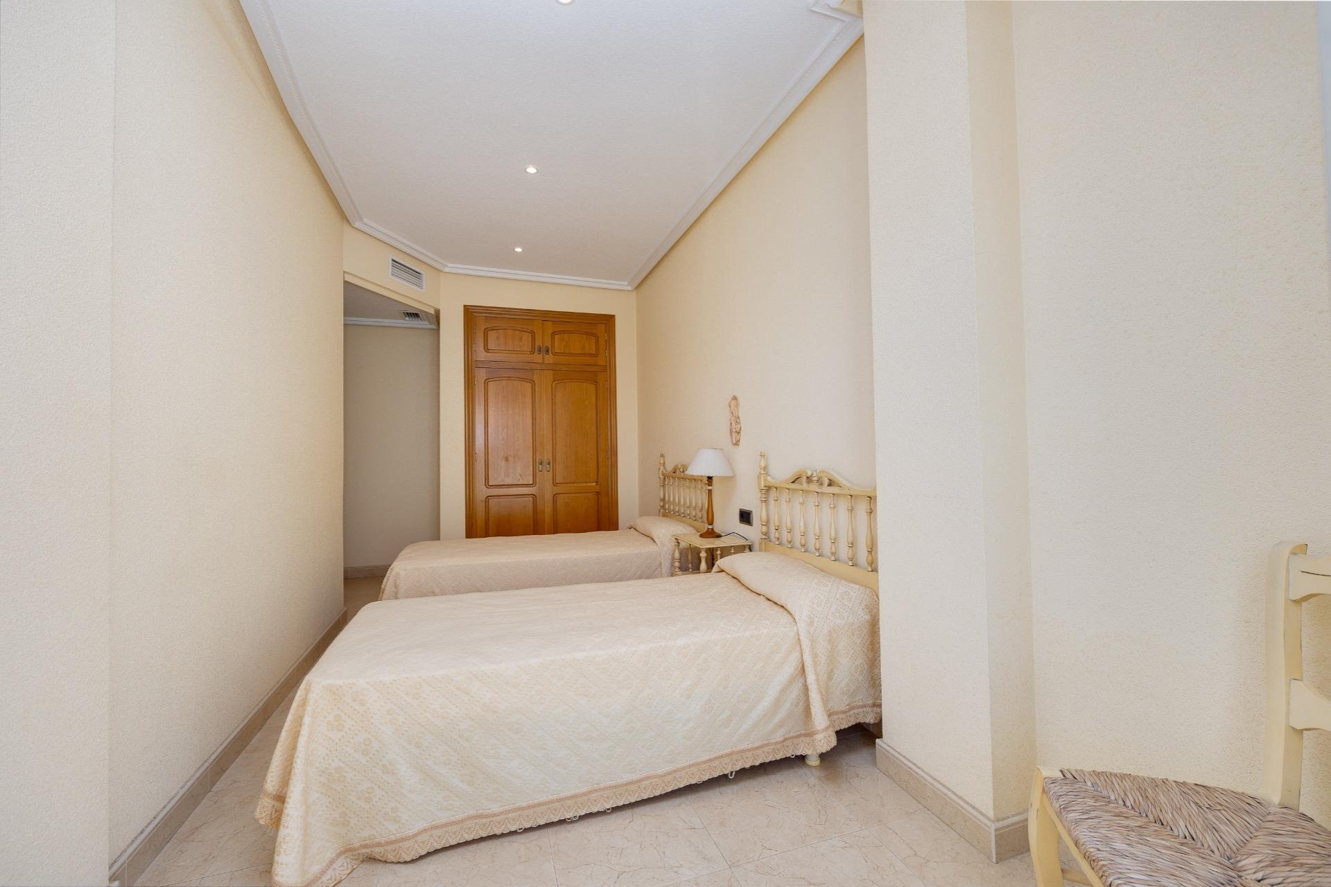 Resale - Apartamento - Torrevieja - Paseo maritimo