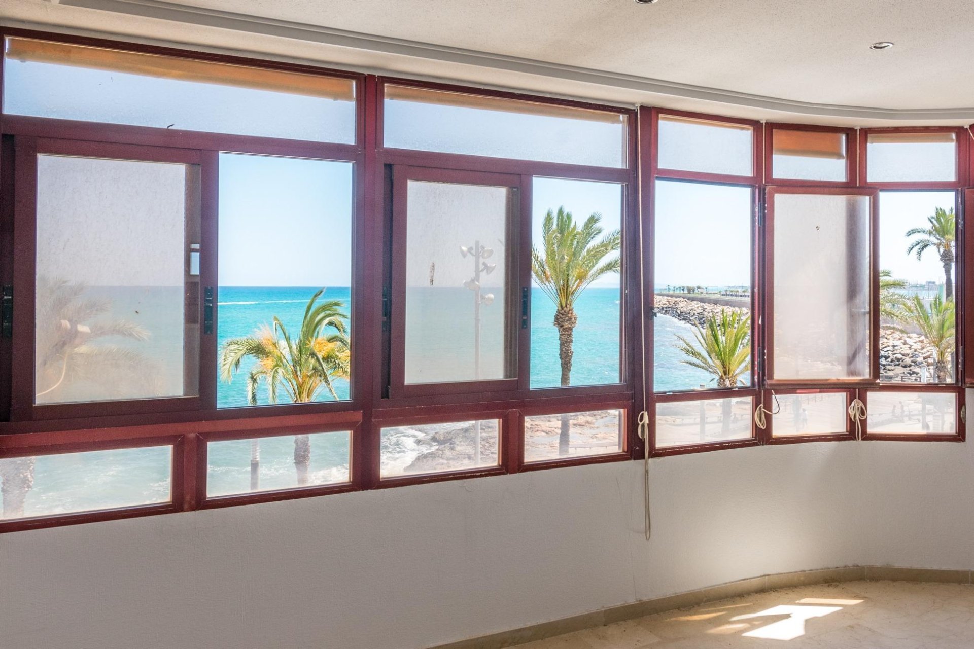 Resale - Apartamento - Torrevieja - Paseo maritimo