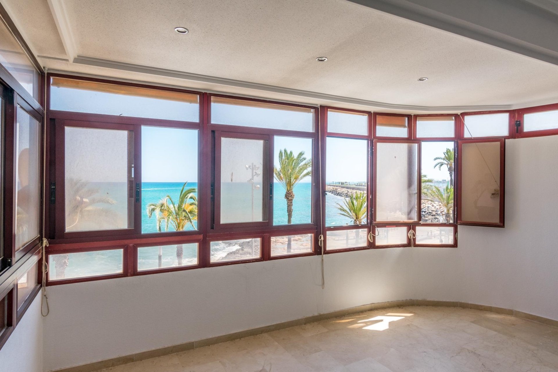 Resale - Apartamento - Torrevieja - Paseo maritimo