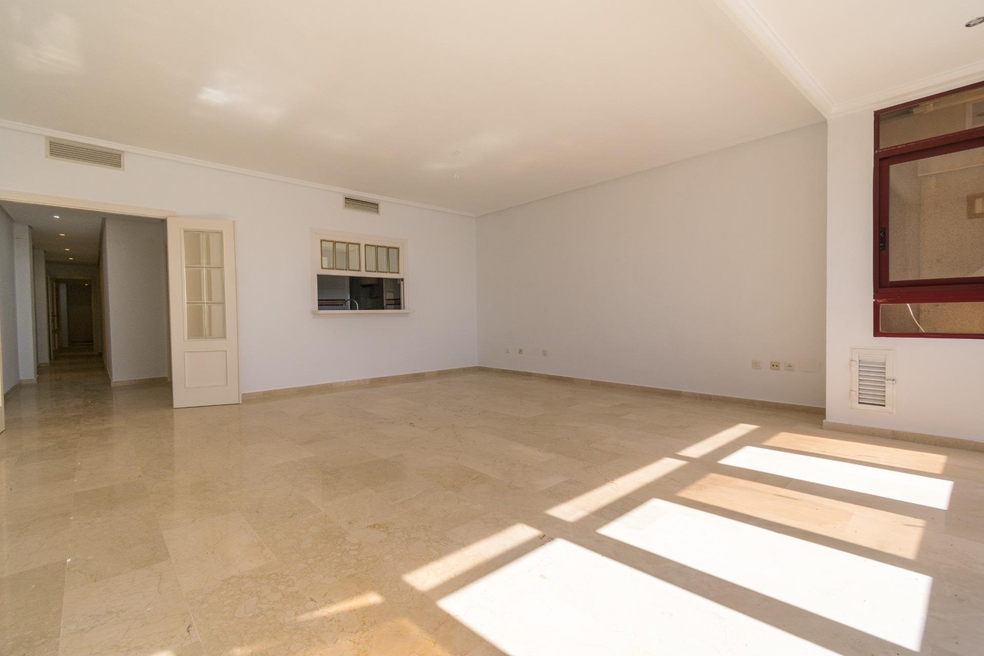 Resale - Apartamento - Torrevieja - Paseo maritimo