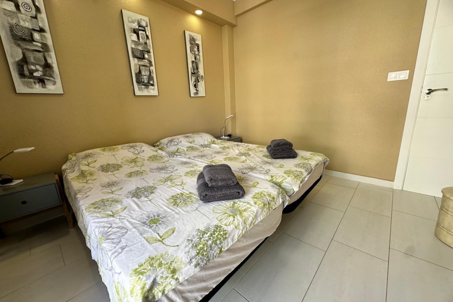 Resale - Apartamento - Torrevieja - Paseo maritimo