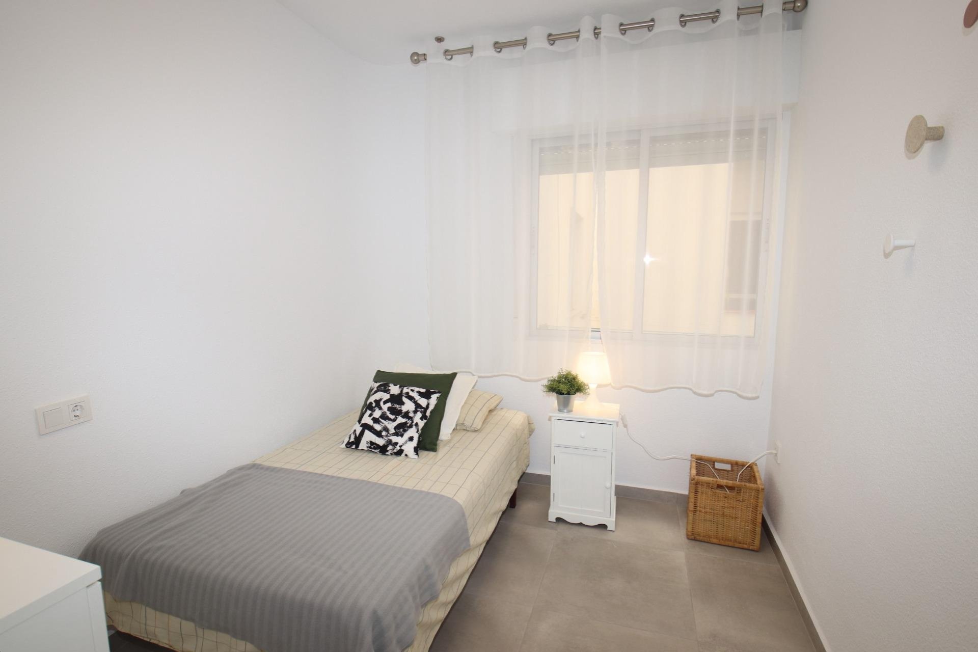 Resale - Apartamento - Torrevieja - Playa de los Locos