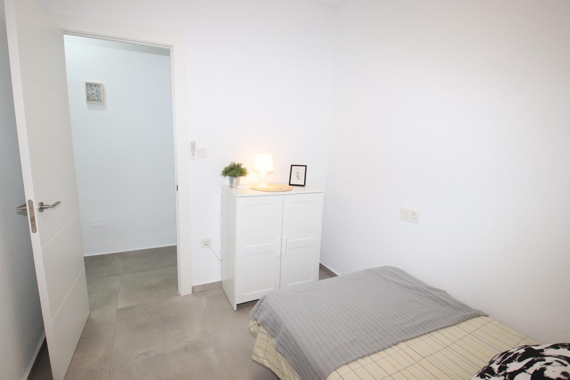 Resale - Apartamento - Torrevieja - Playa de los Locos