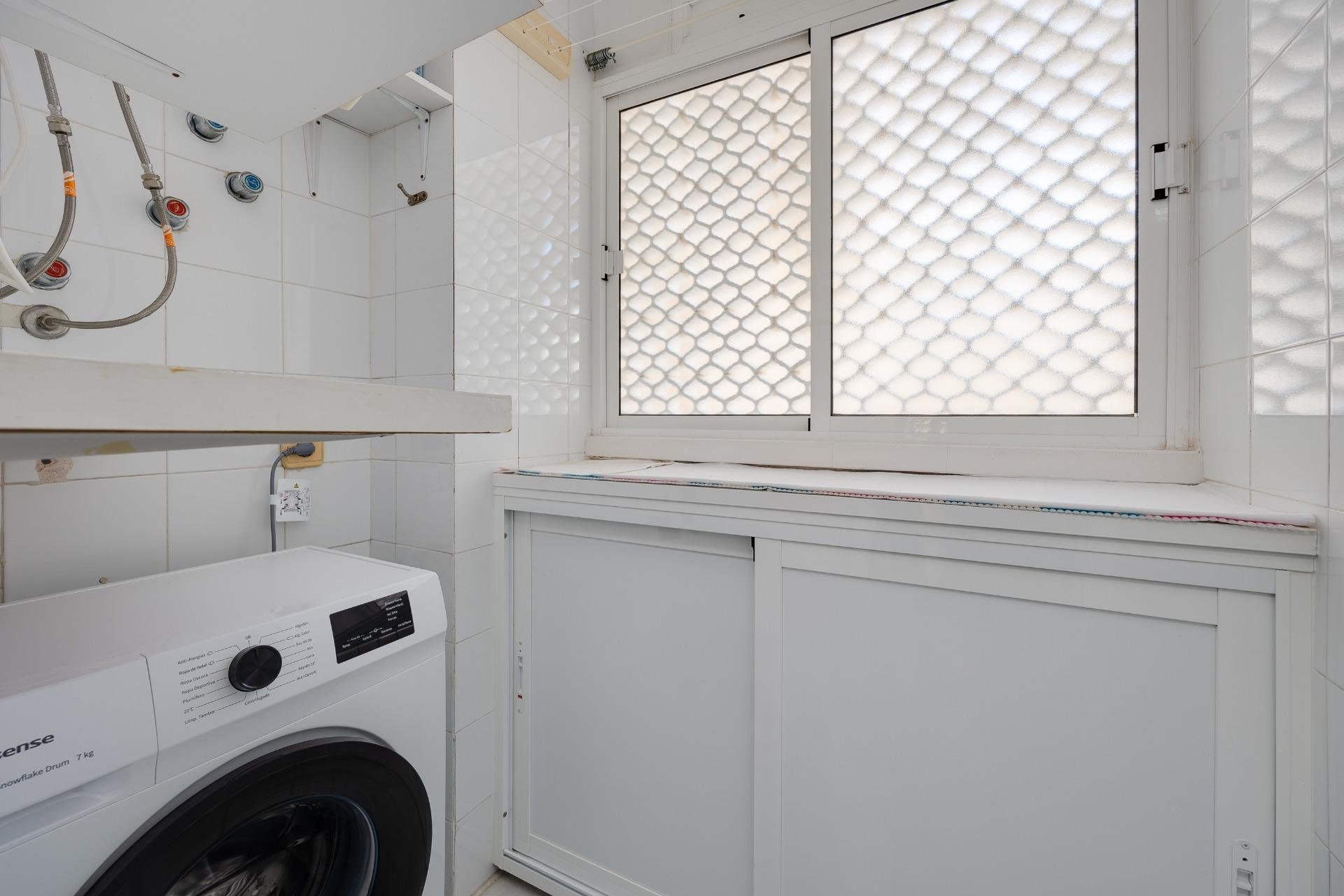 Resale - Apartamento - Torrevieja - Playa de los Locos