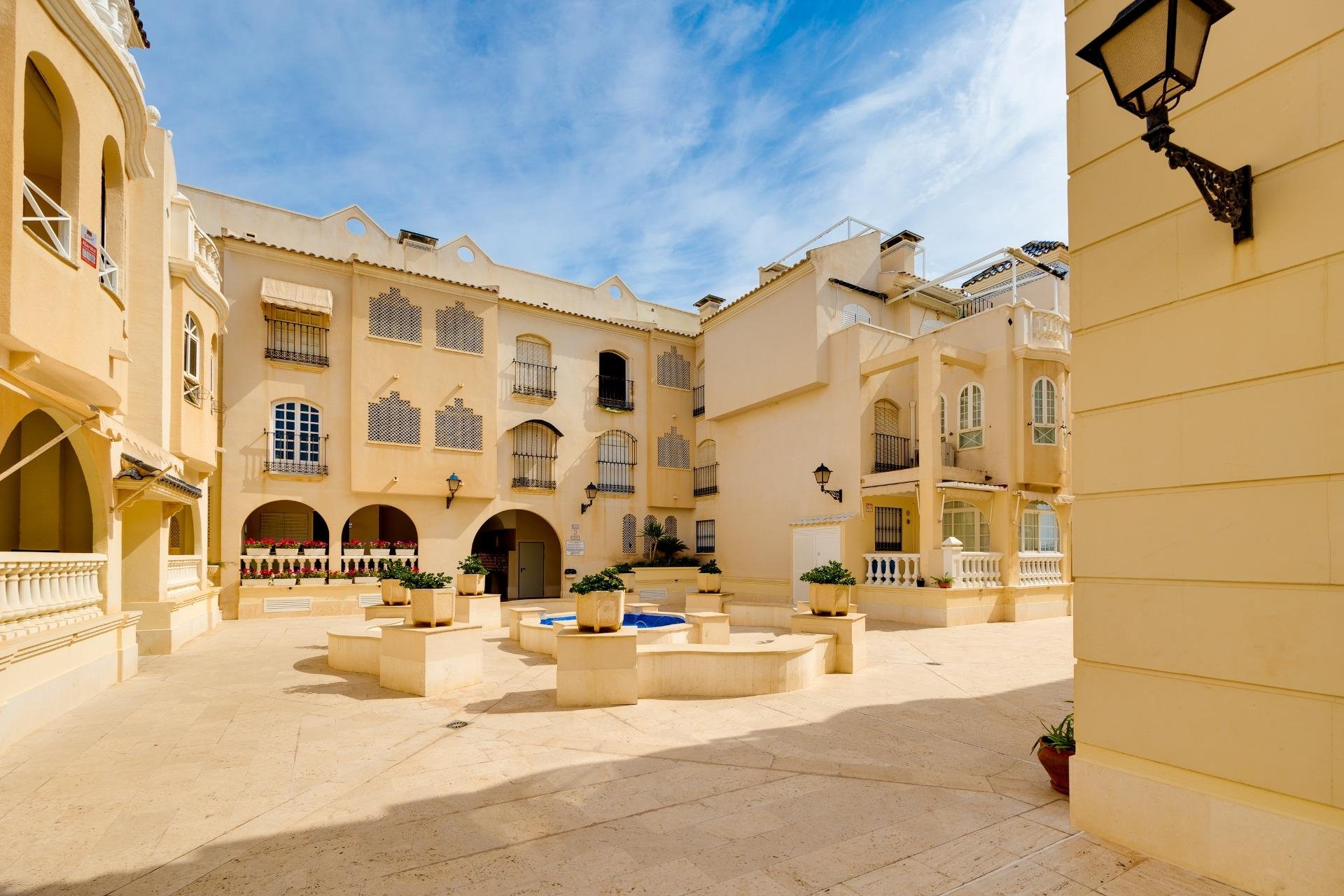 Resale - Apartamento - Torrevieja - Playa de los Locos