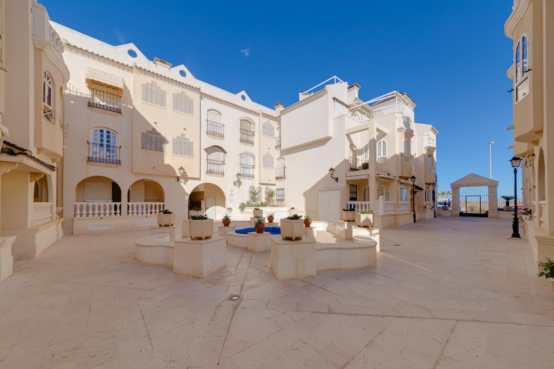 Resale - Apartamento - Torrevieja - Playa de los Locos