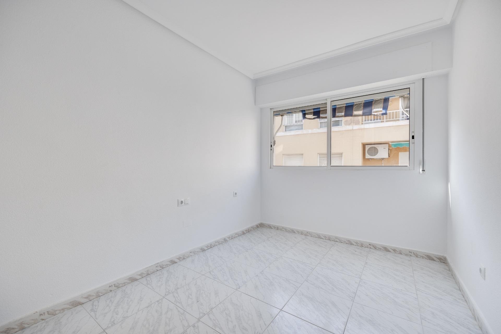 Resale - Apartamento - Torrevieja - Playa de los Locos