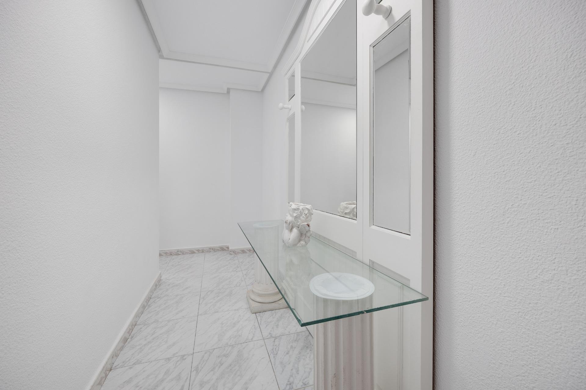 Resale - Apartamento - Torrevieja - Playa de los Locos