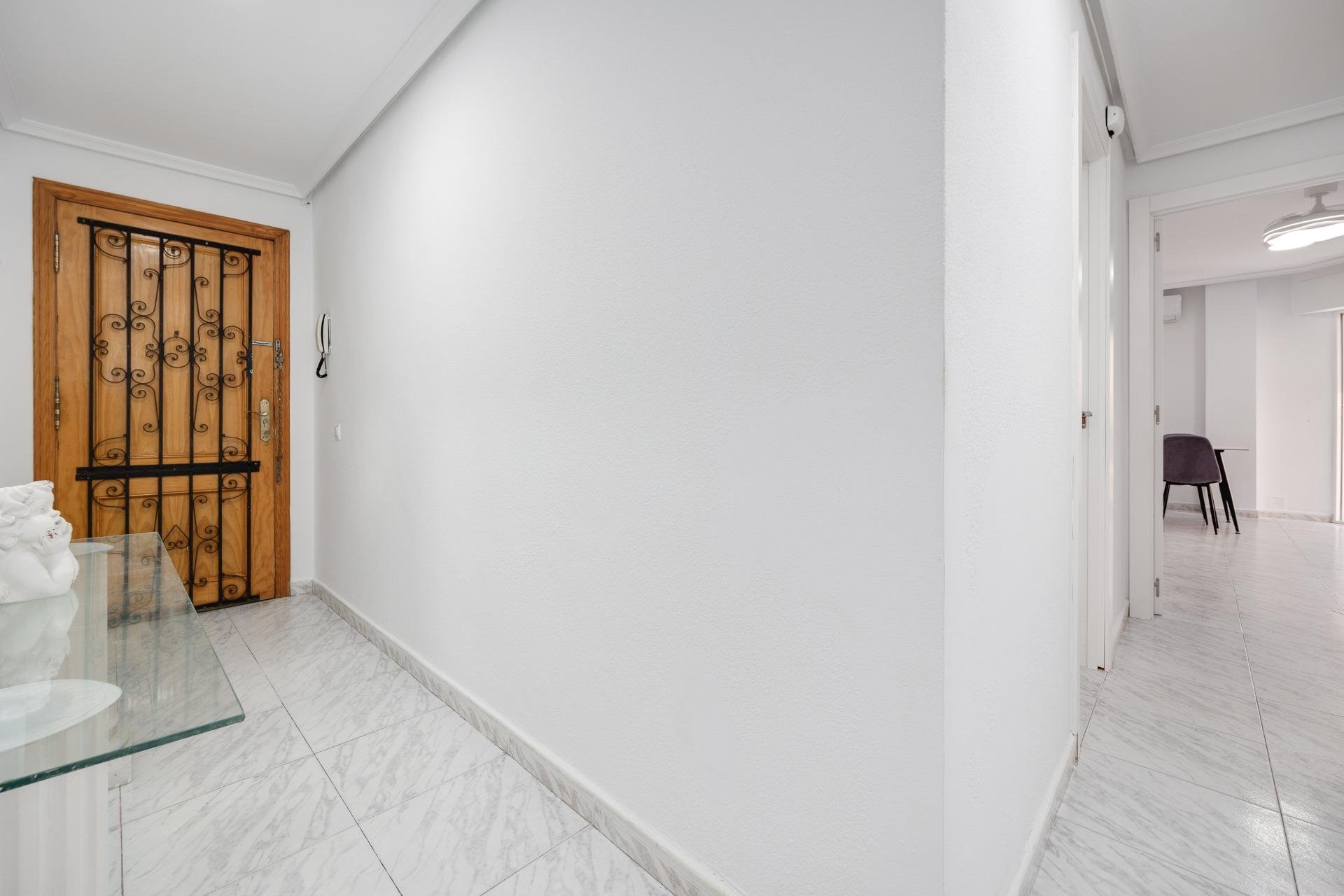 Resale - Apartamento - Torrevieja - Playa de los Locos