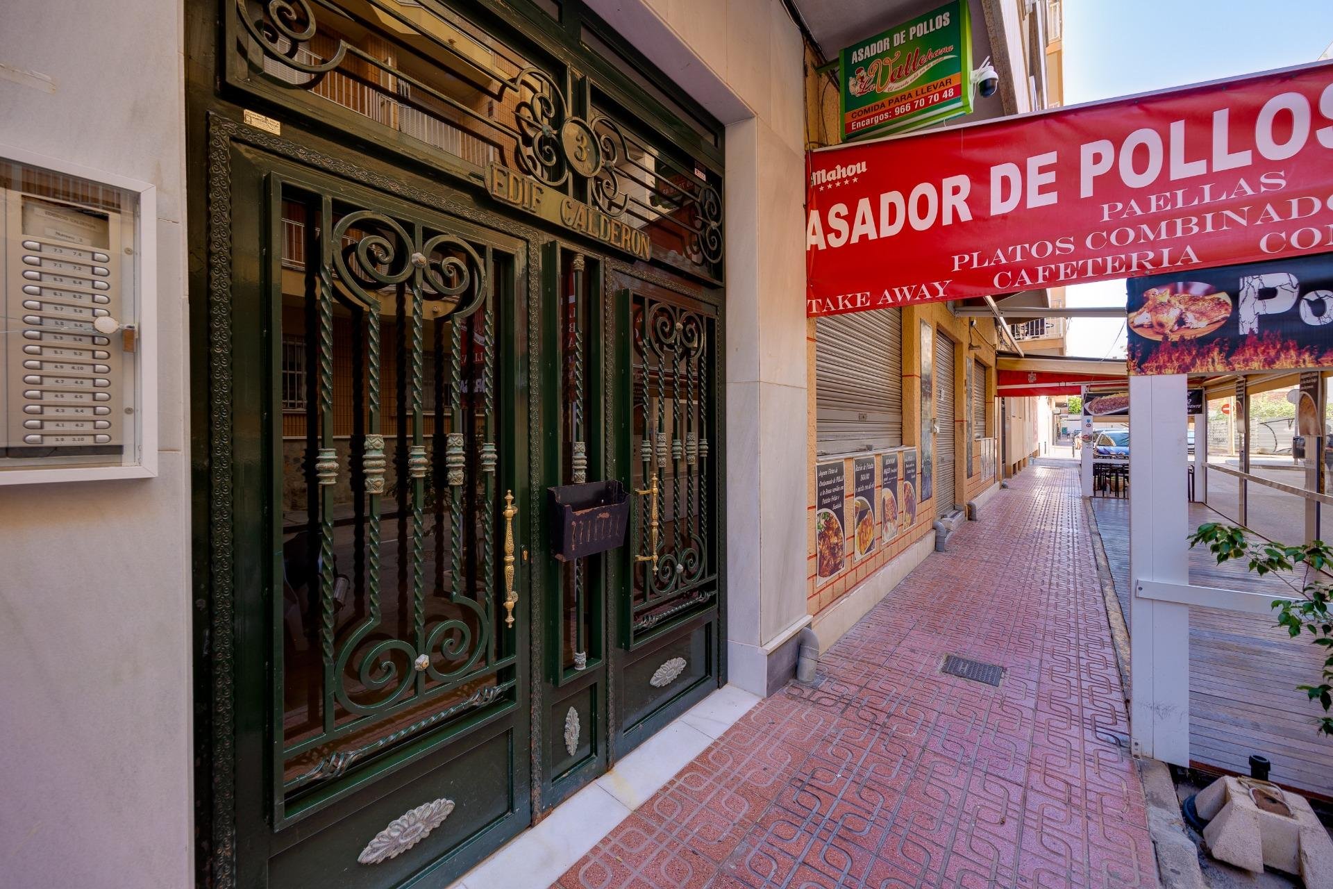 Resale - Apartamento - Torrevieja - Playa de los Locos