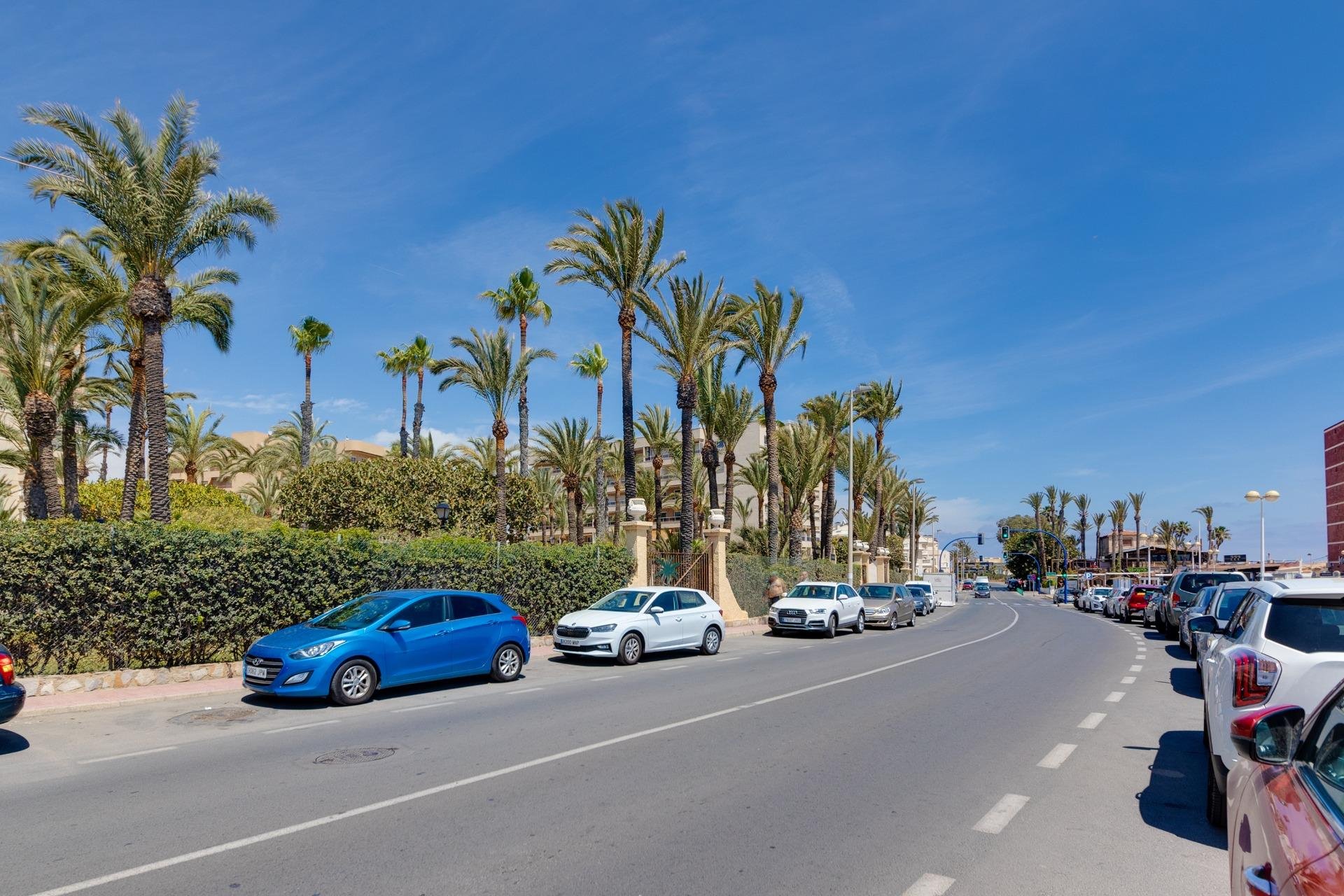 Resale - Apartamento - Torrevieja - Playa de los Locos