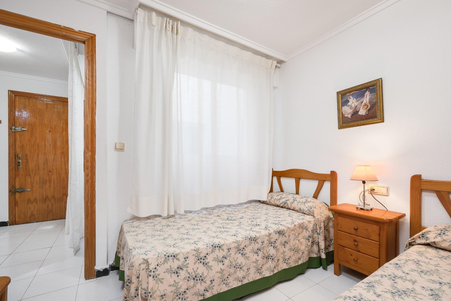 Resale - Apartamento - Torrevieja - Playa de los Locos