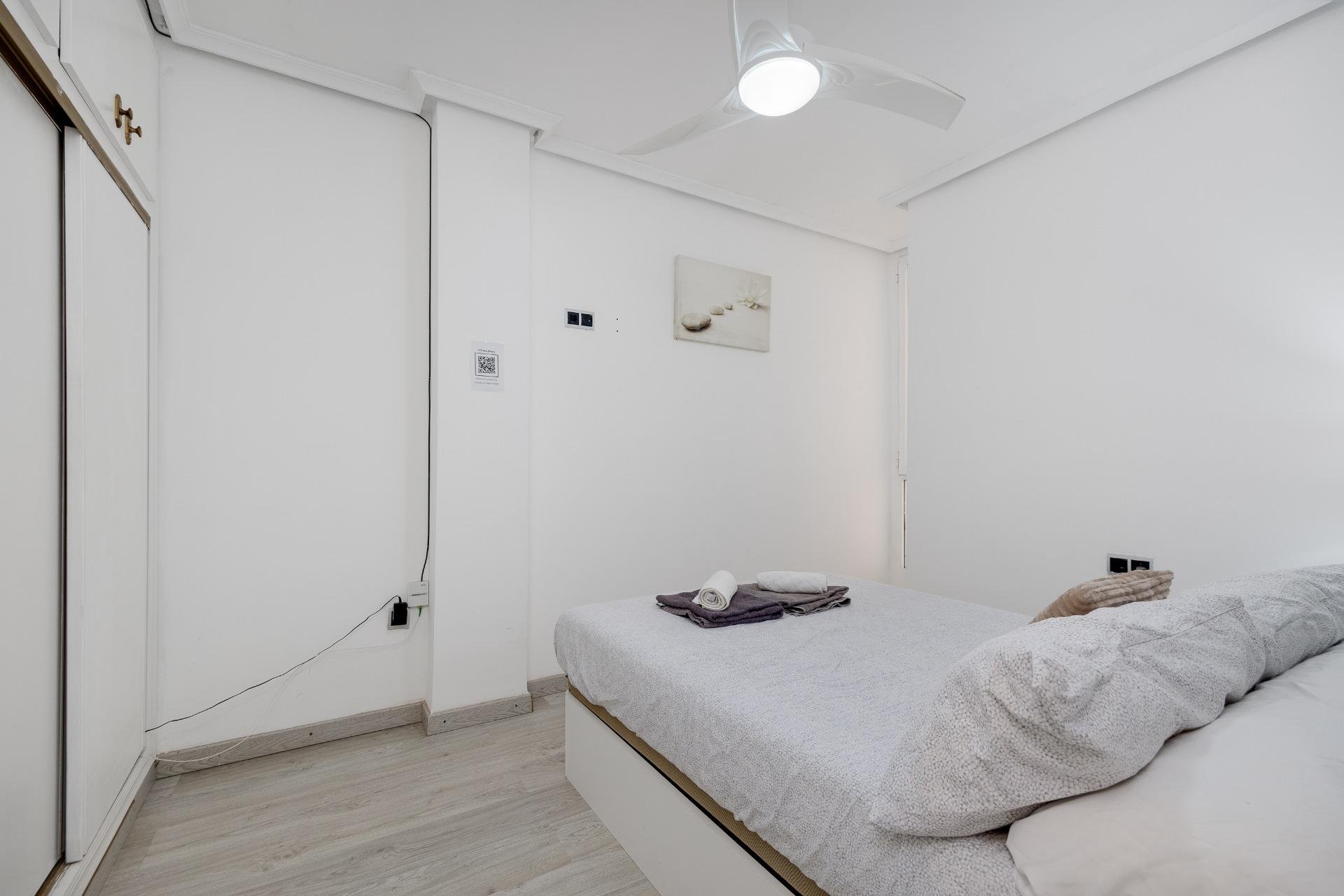 Resale - Apartamento - Torrevieja - Playa de los Locos