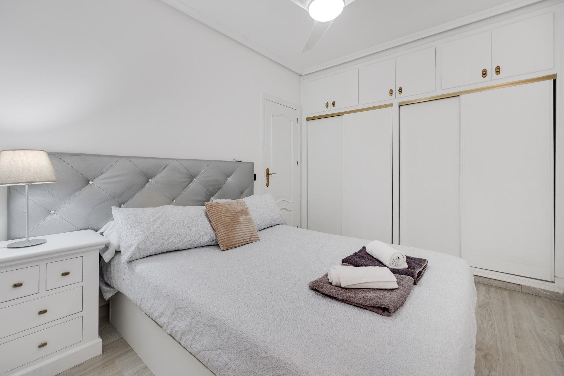 Resale - Apartamento - Torrevieja - Playa de los Locos