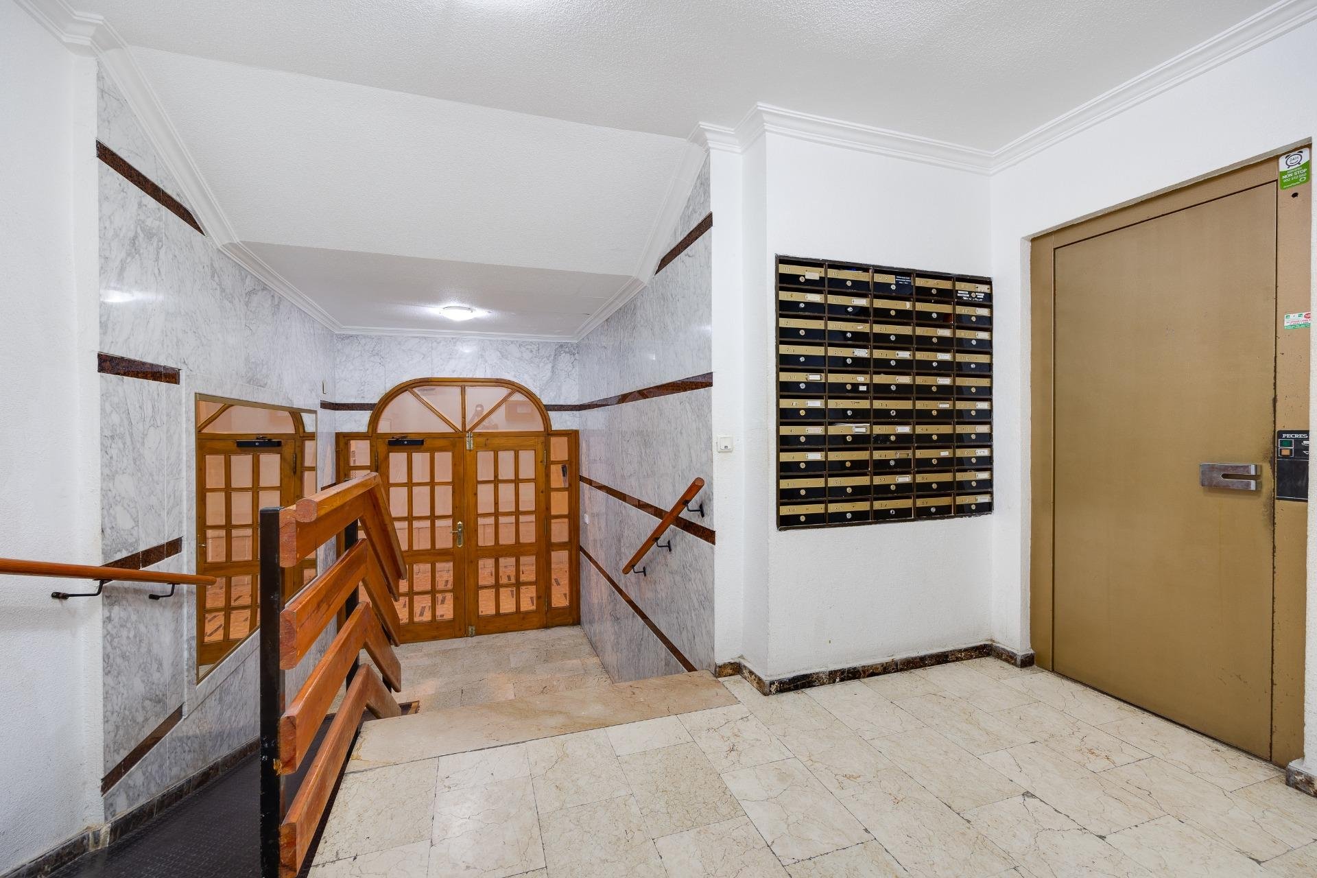 Resale - Apartamento - Torrevieja - Playa de los Locos