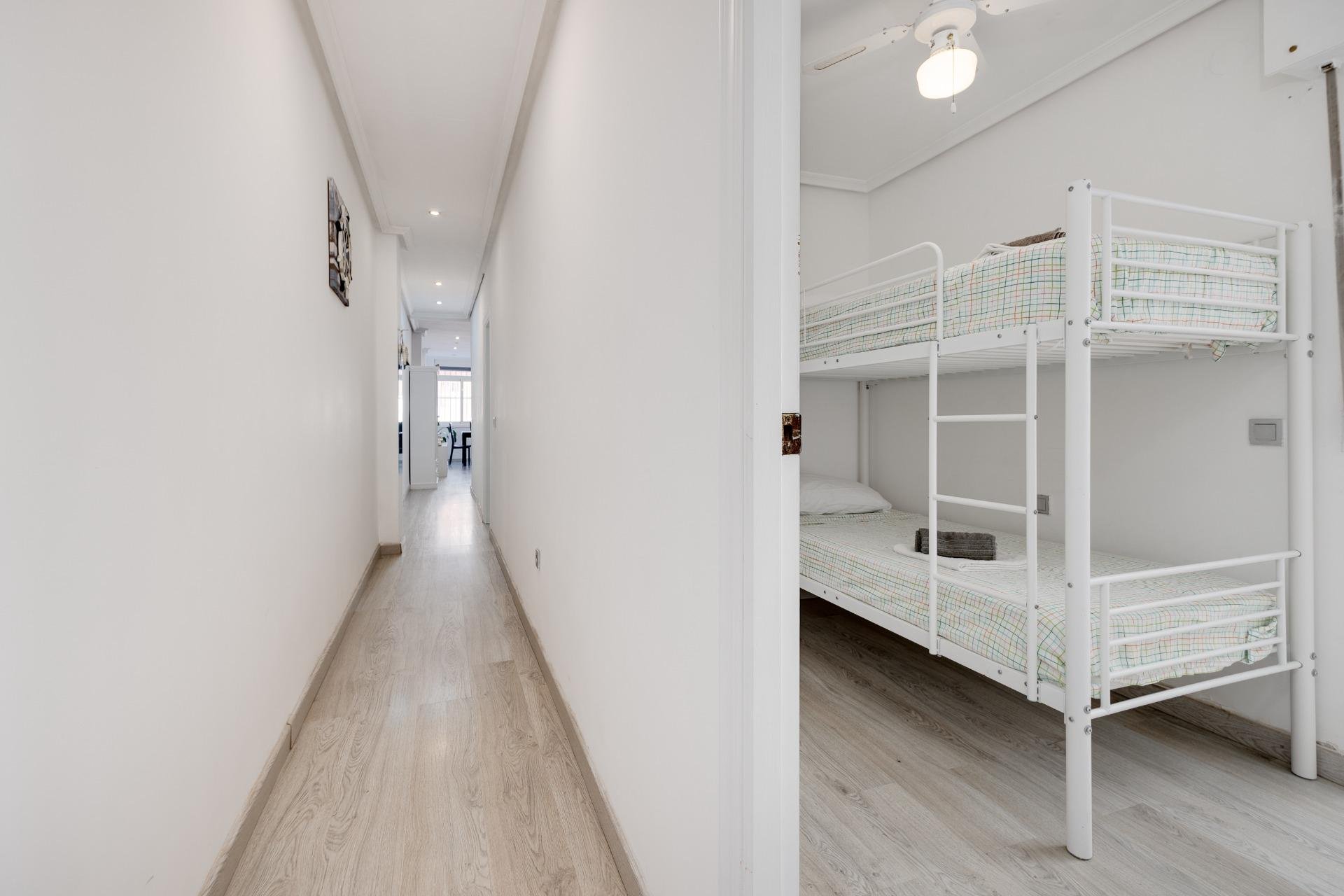 Resale - Apartamento - Torrevieja - Playa de los Locos