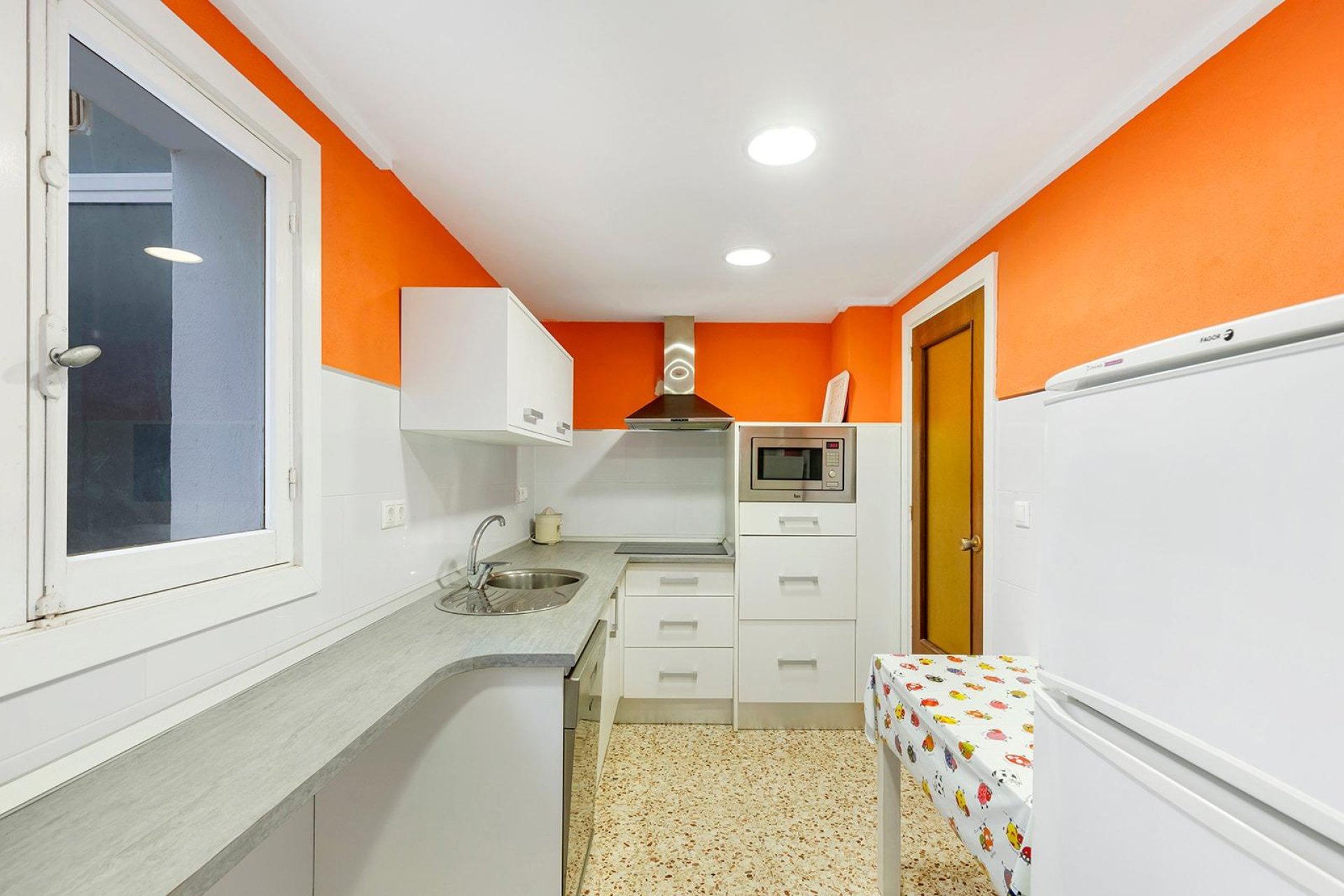 Resale - Apartamento - Torrevieja - Playa de los Locos