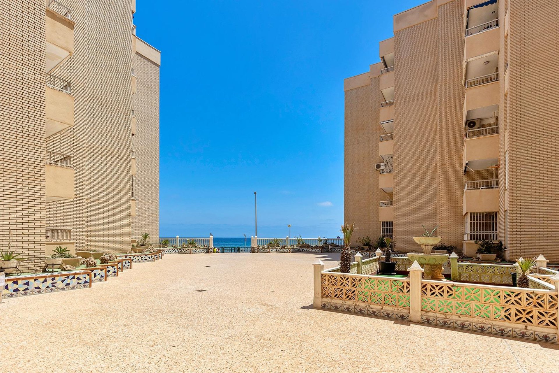 Resale - Apartamento - Torrevieja - Playa de los Locos