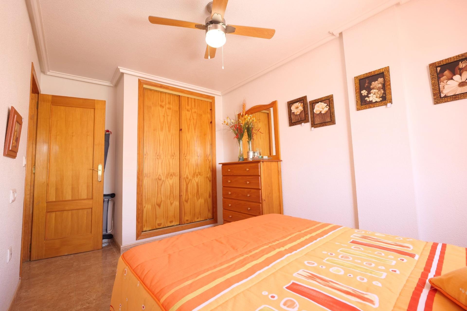 Resale - Apartamento - Torrevieja - Playa de los Locos