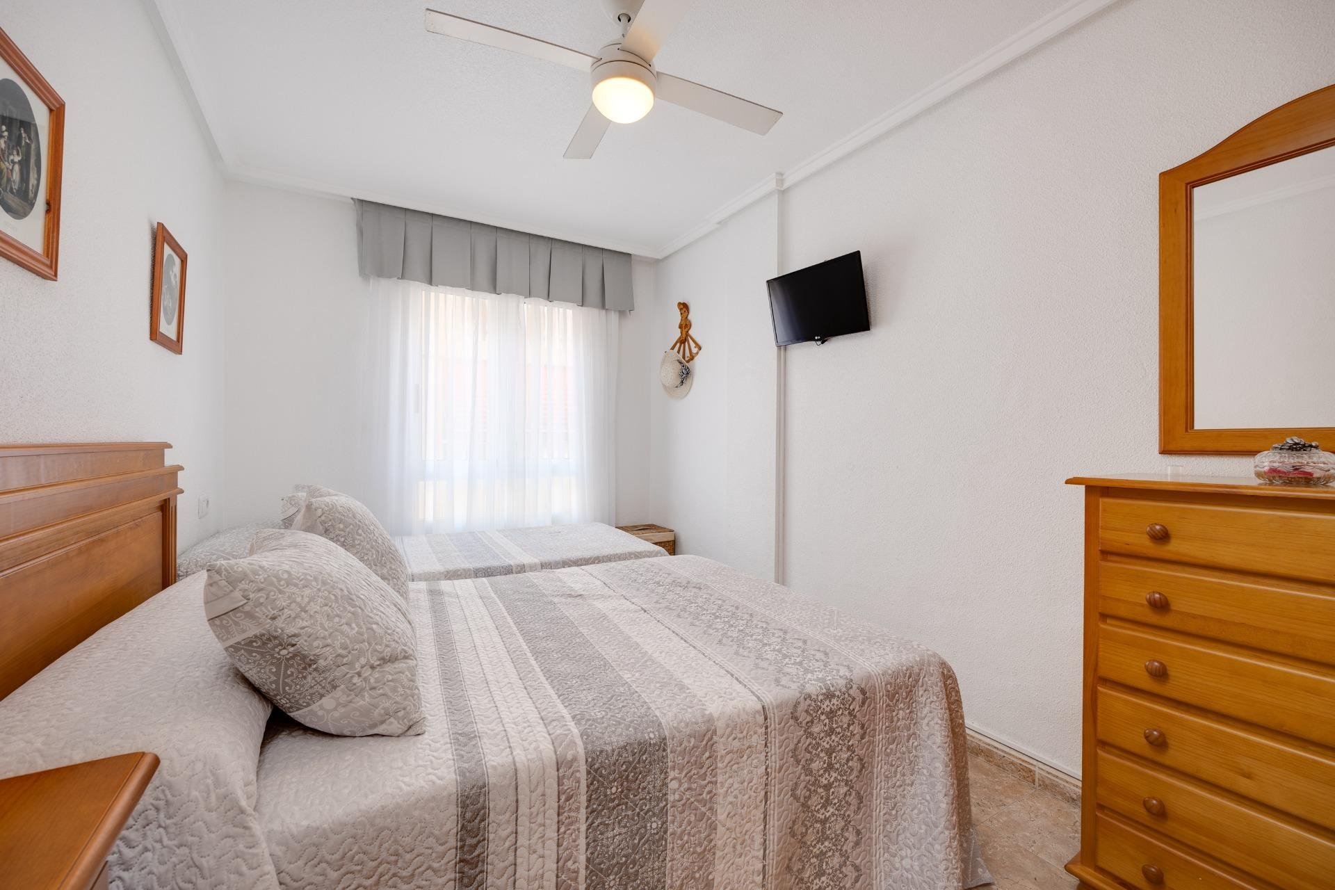 Resale - Apartamento - Torrevieja - Playa de los Locos