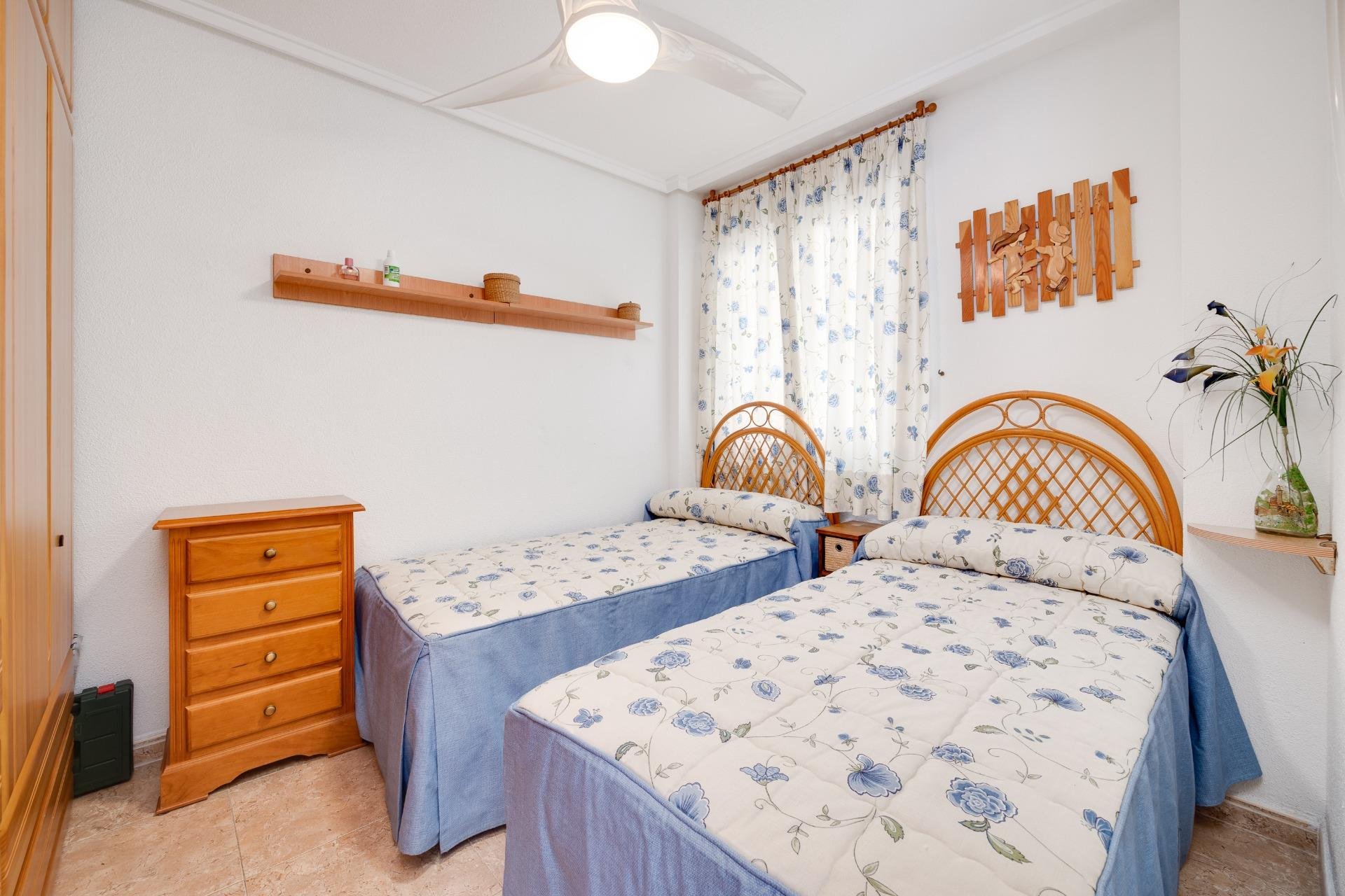 Resale - Apartamento - Torrevieja - Playa de los Locos