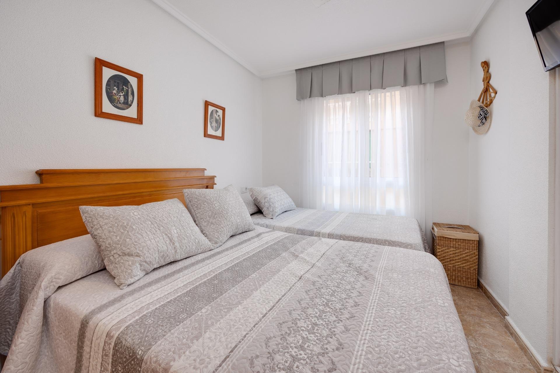 Resale - Apartamento - Torrevieja - Playa de los Locos