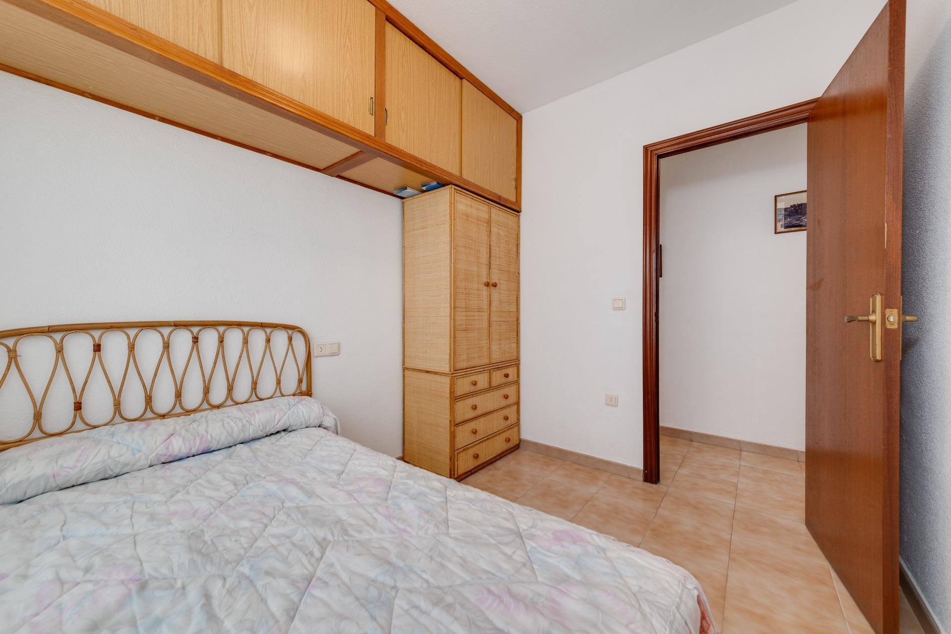 Resale - Apartamento - Torrevieja - Playa de los Locos