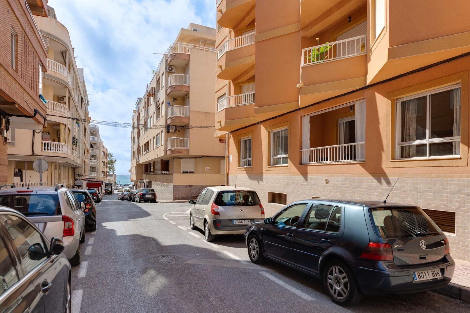 Resale - Apartamento - Torrevieja - Playa de los Locos