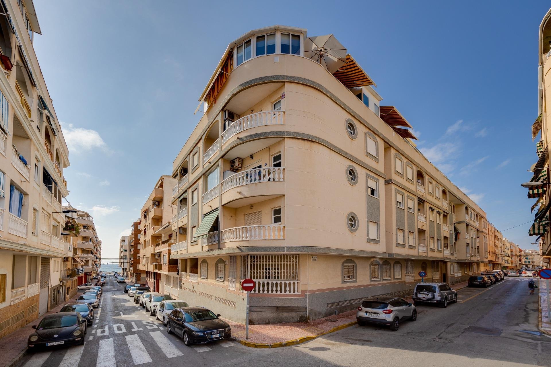 Resale - Apartamento - Torrevieja - Playa de los Locos