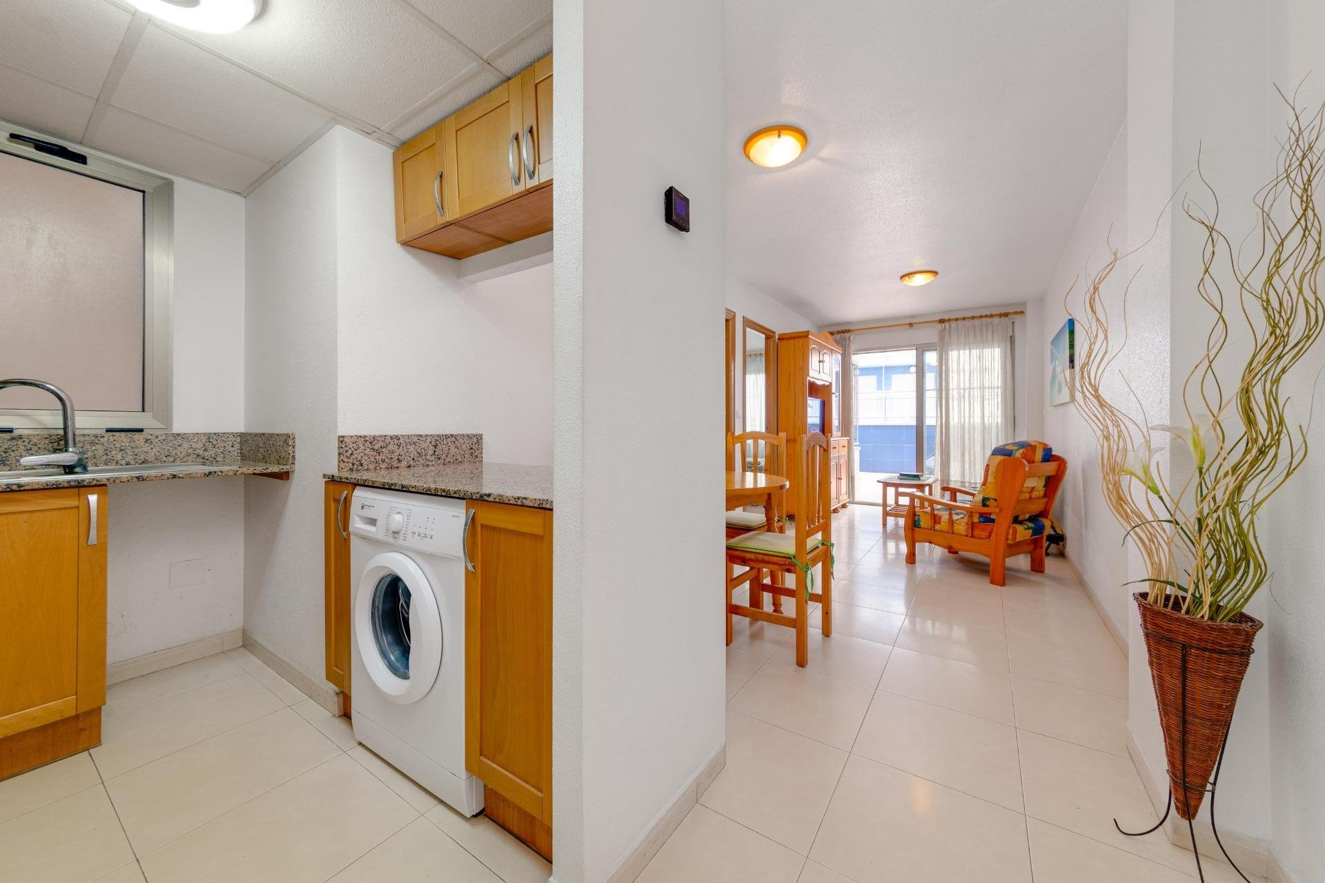 Resale - Apartamento - Torrevieja - Playa de los Locos