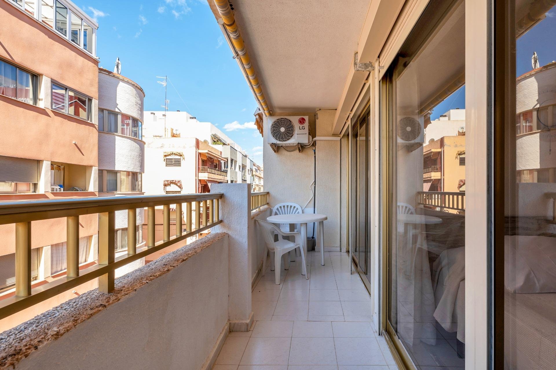 Resale - Apartamento - Torrevieja - Playa de los Locos